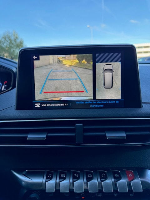 PEUGEOT 5008 1.2 Pure Tech Allure EAT8-image-17