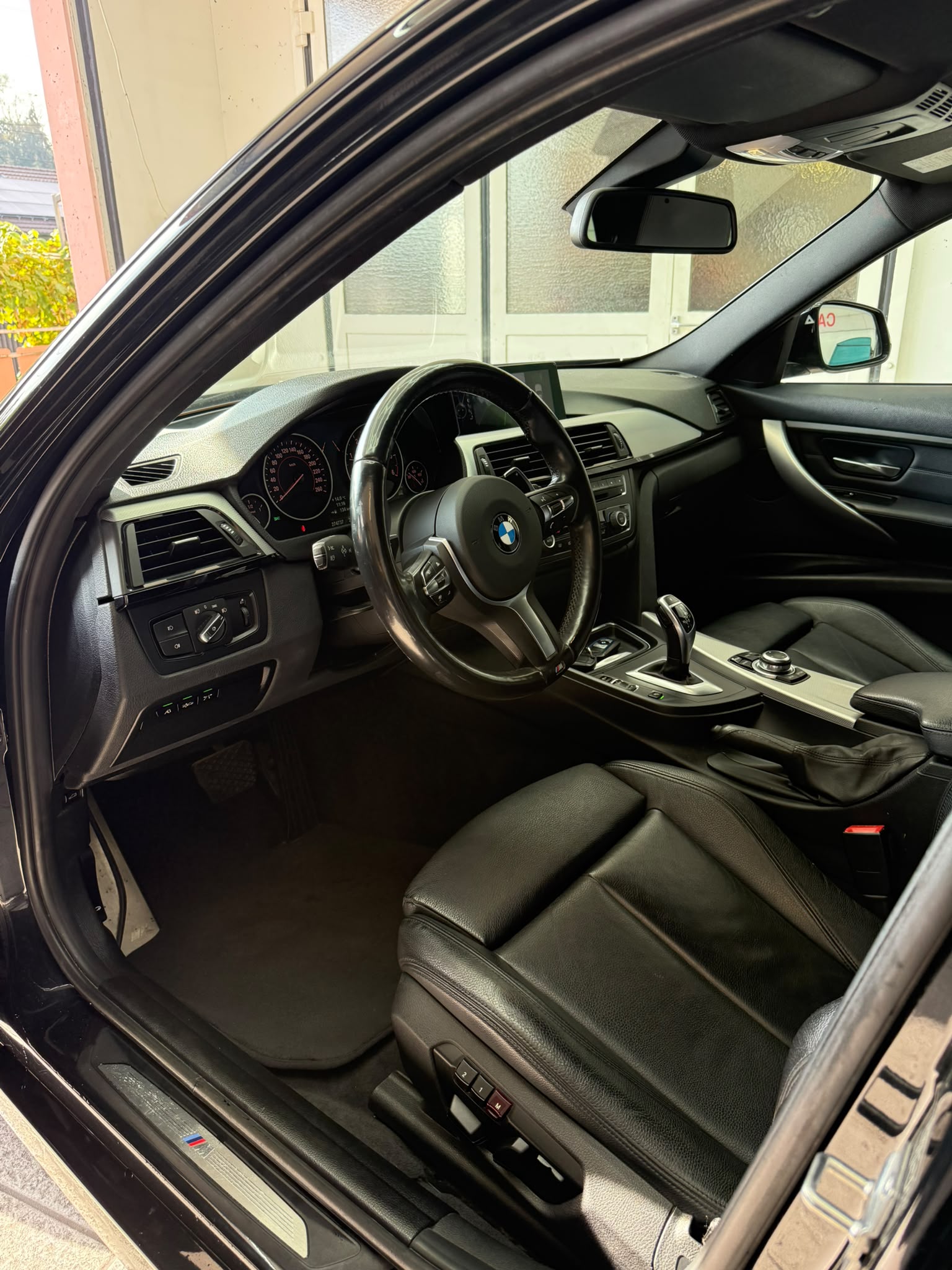 BMW 330d Touring Steptronic M-Sportpaket-image-6
