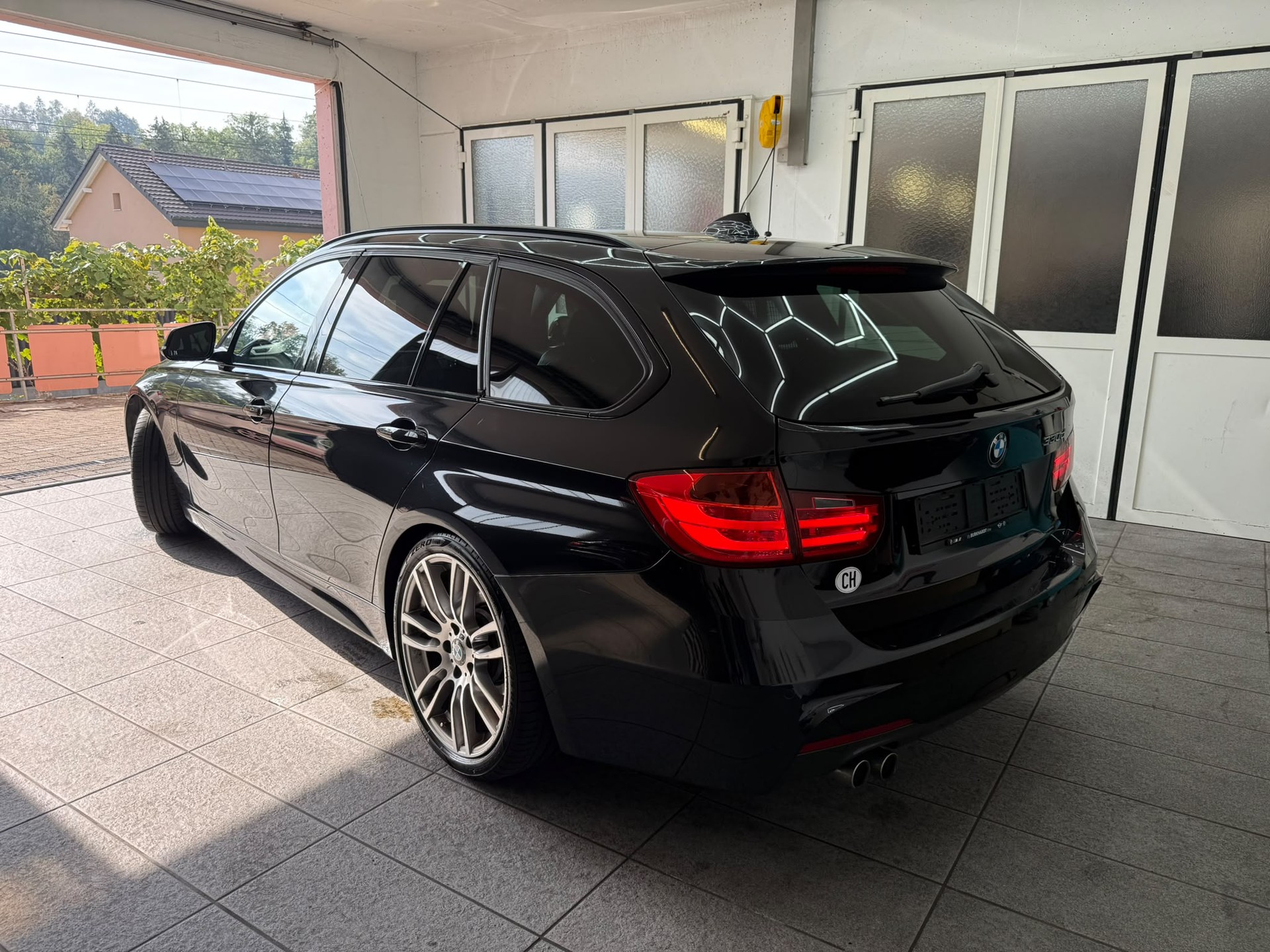 BMW 330d Touring Steptronic M-Sportpaket-image-1