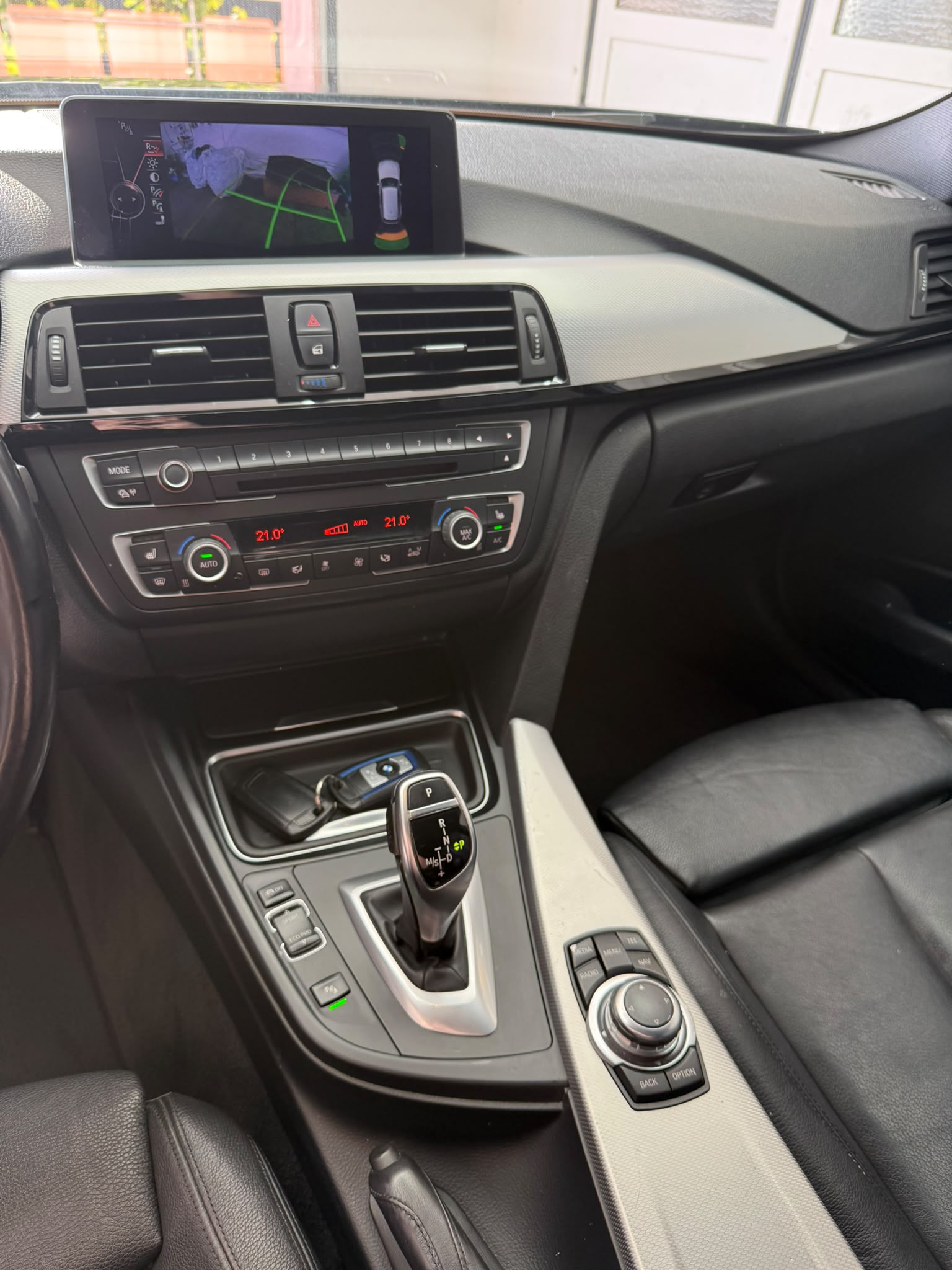 BMW 330d Touring Steptronic M-Sportpaket-image-12