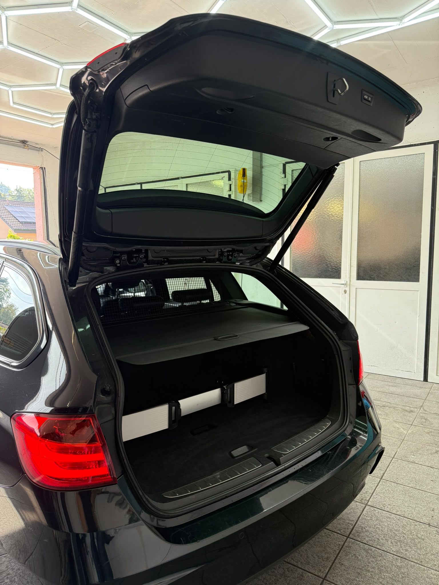 BMW 330d Touring Steptronic M-Sportpaket-image-4