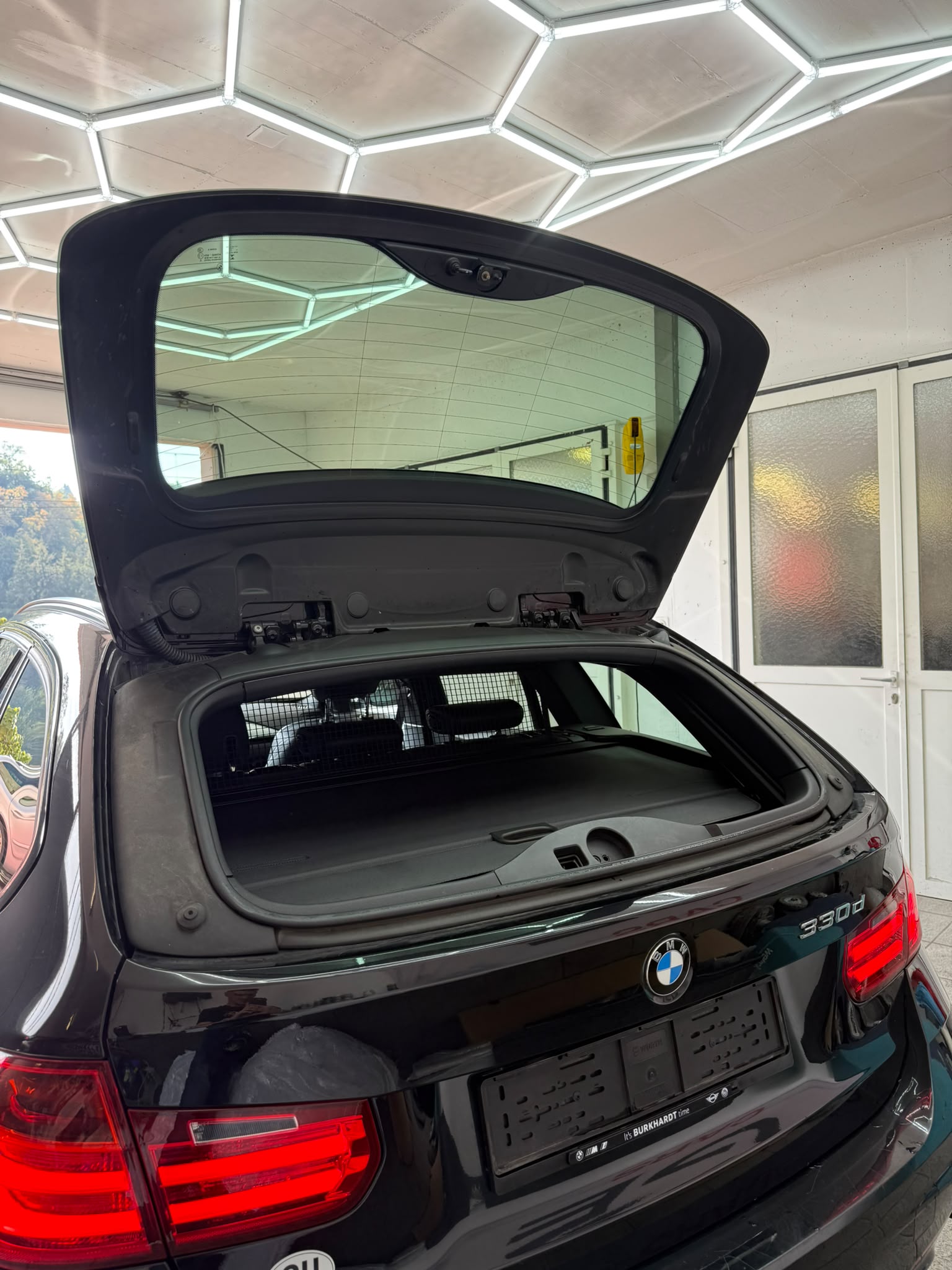 BMW 330d Touring Steptronic M-Sportpaket-image-3