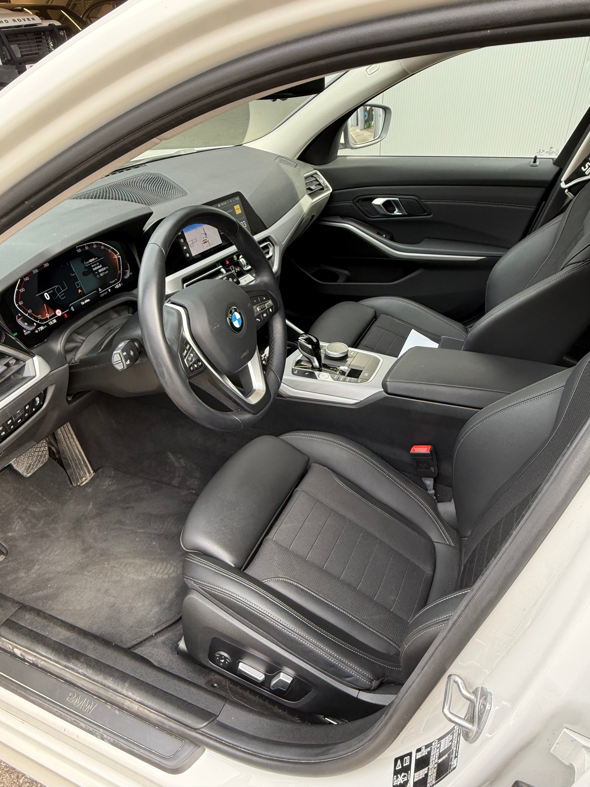 BMW 330d xDrive 48V Touring Steptronic-image-6
