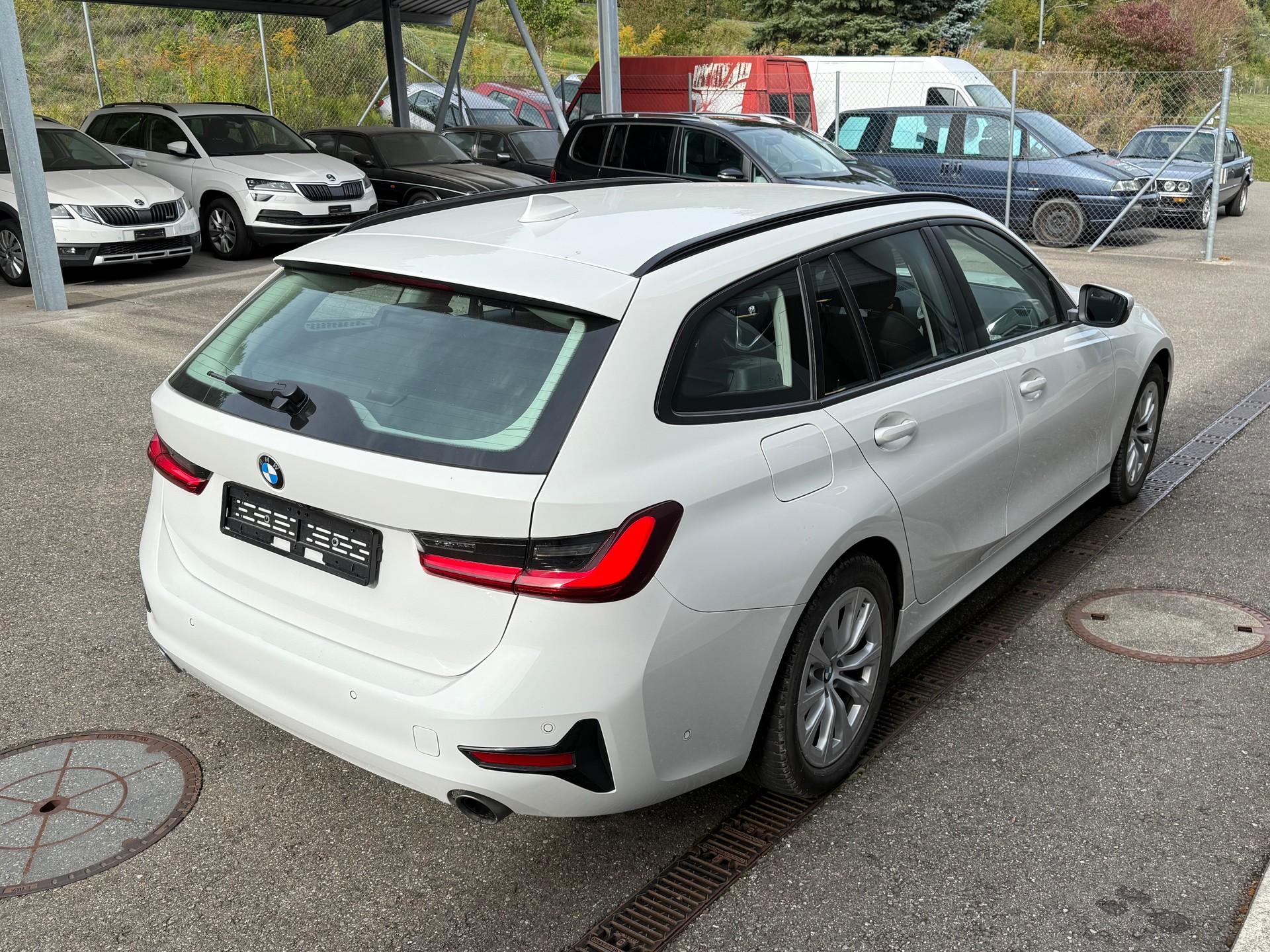 BMW 330d xDrive 48V Touring Steptronic-image-3