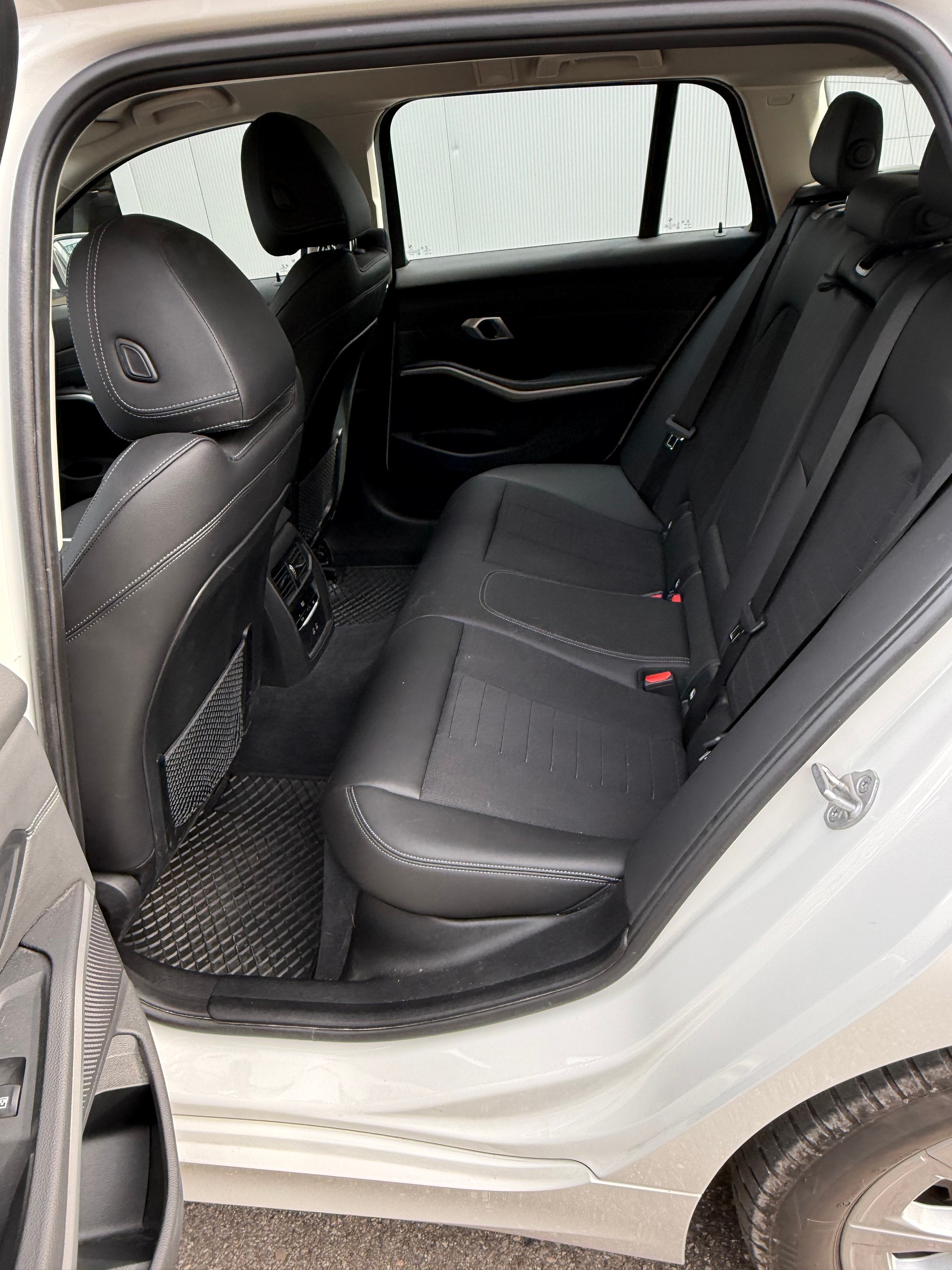 BMW 330d xDrive 48V Touring Steptronic-image-7