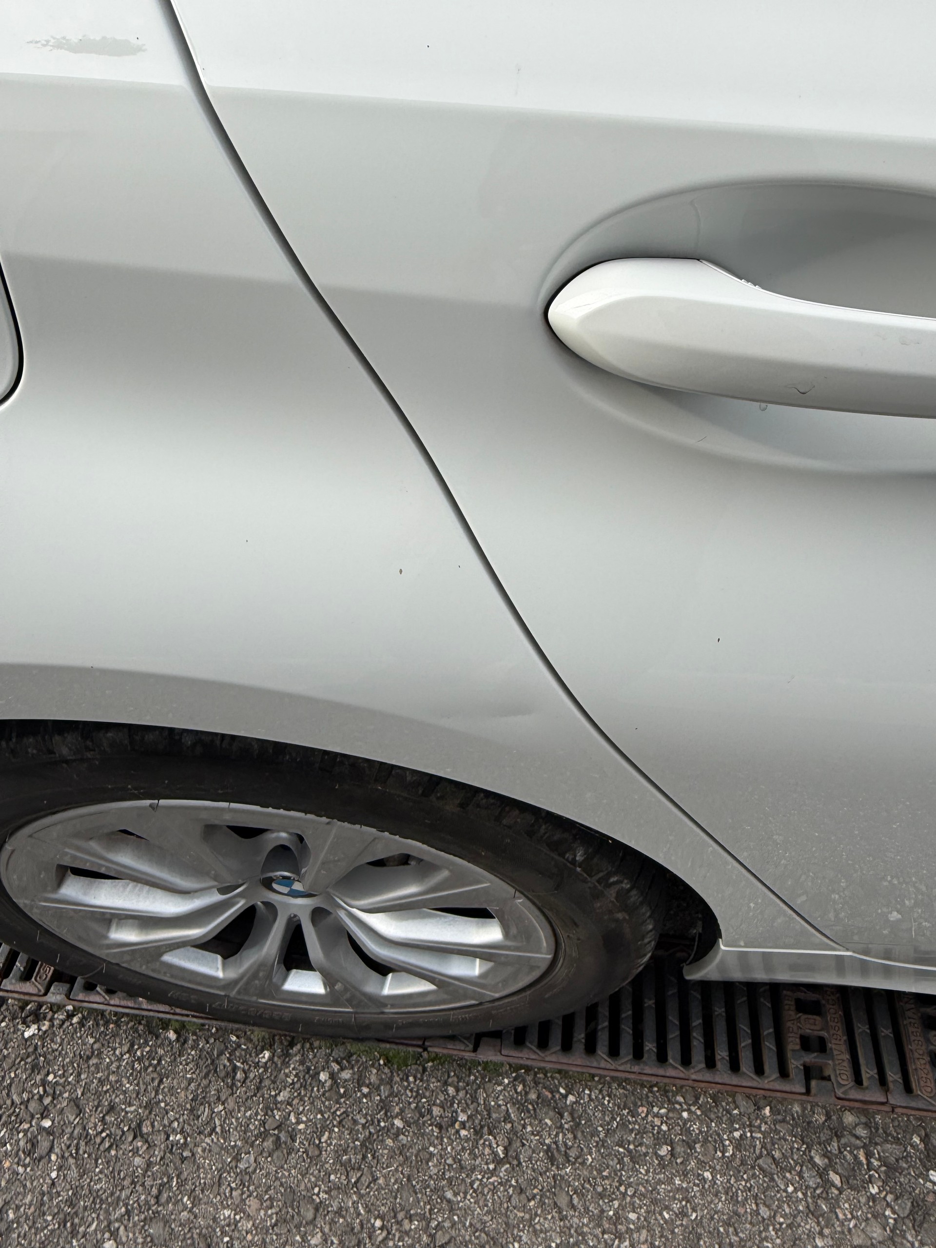 BMW 330d xDrive 48V Touring Steptronic-image-8