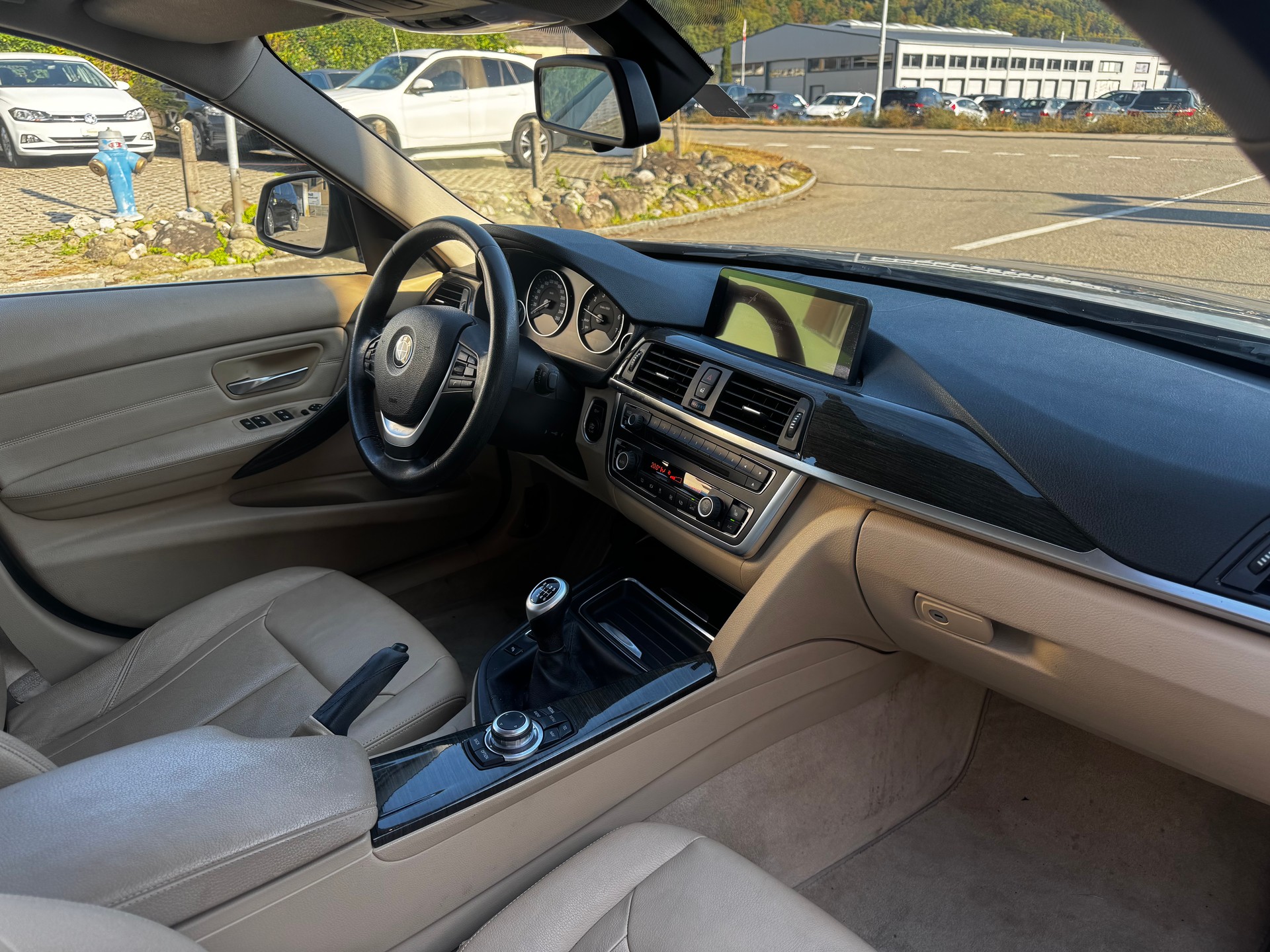 BMW 328i xDrive Luxury Line-image-6