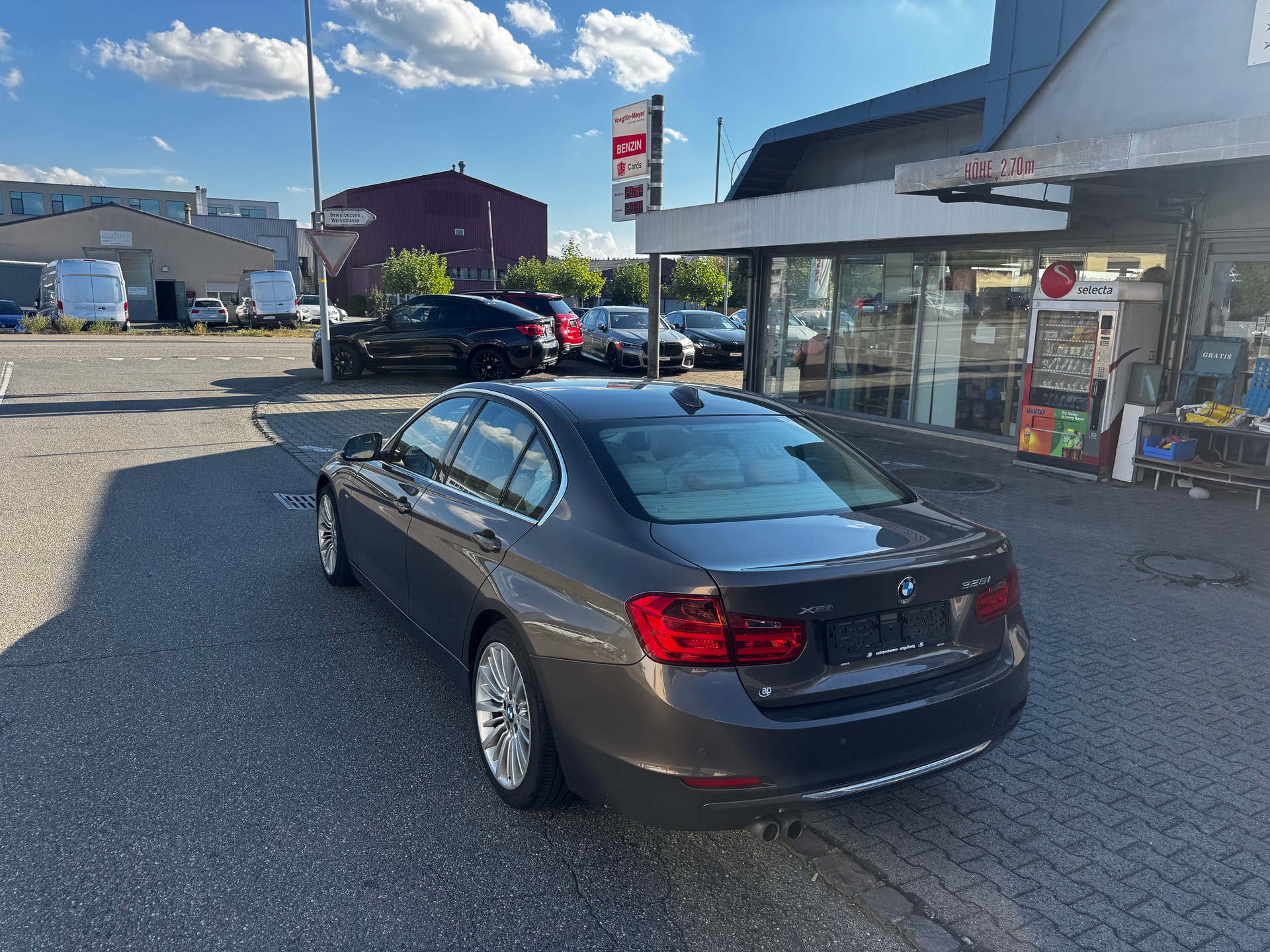 BMW 328i xDrive Luxury Line-image-3