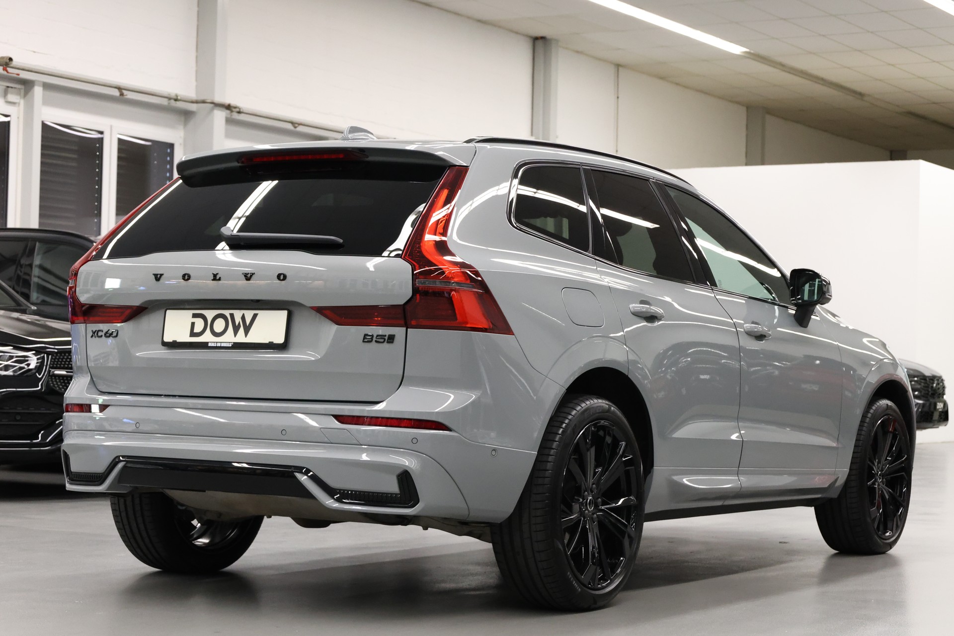 VOLVO XC60 2.0 B5 MH Black Edition AWD-image-11