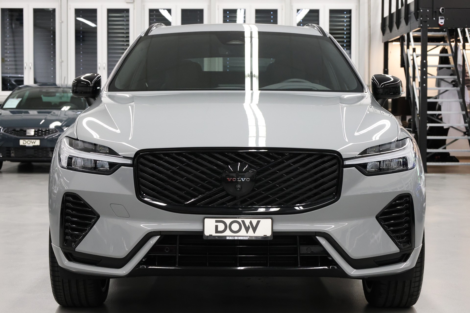 VOLVO XC60 2.0 B5 MH Black Edition AWD-showroom-element-1
