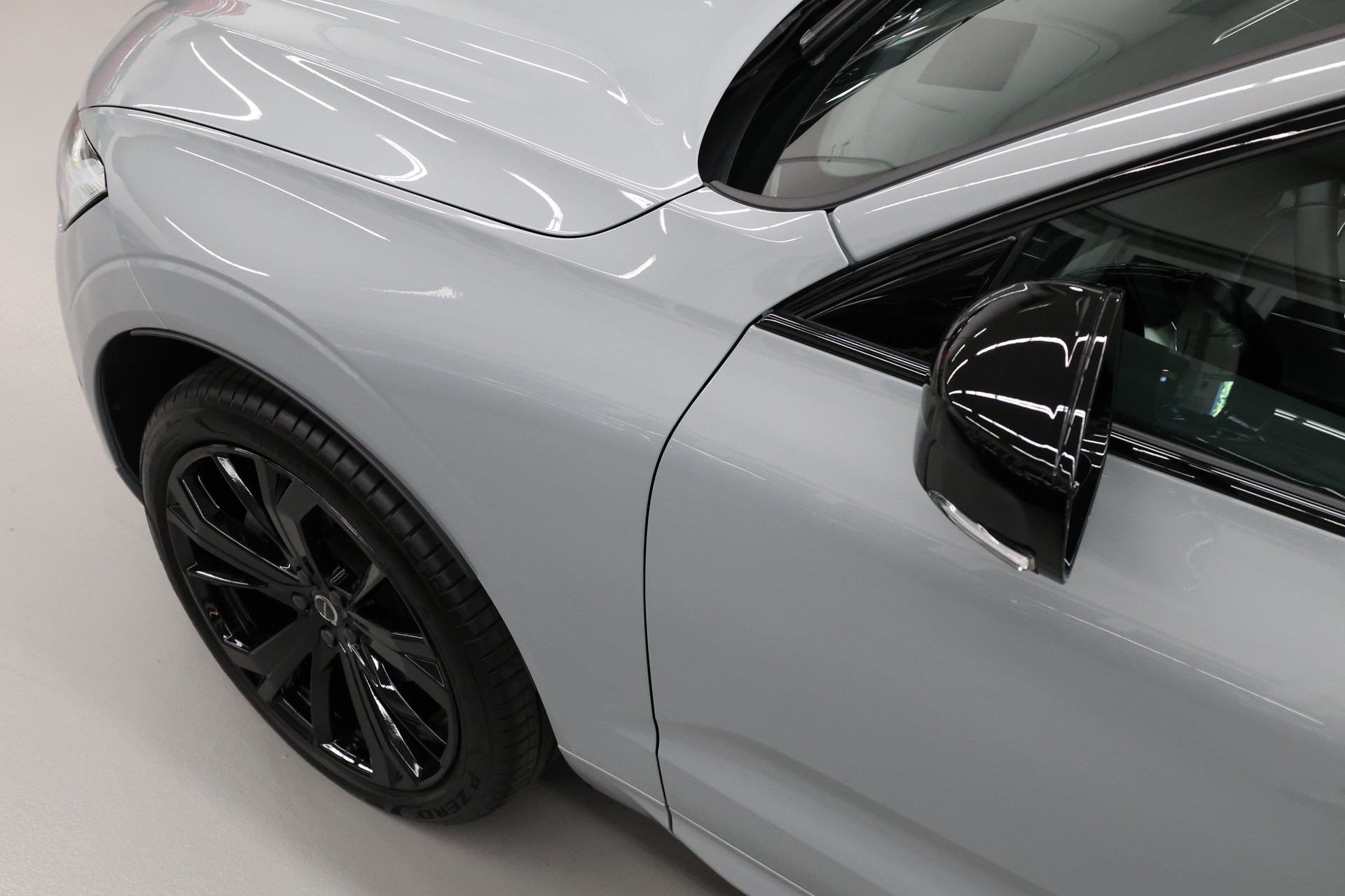 VOLVO XC60 2.0 B5 MH Black Edition AWD-image-8