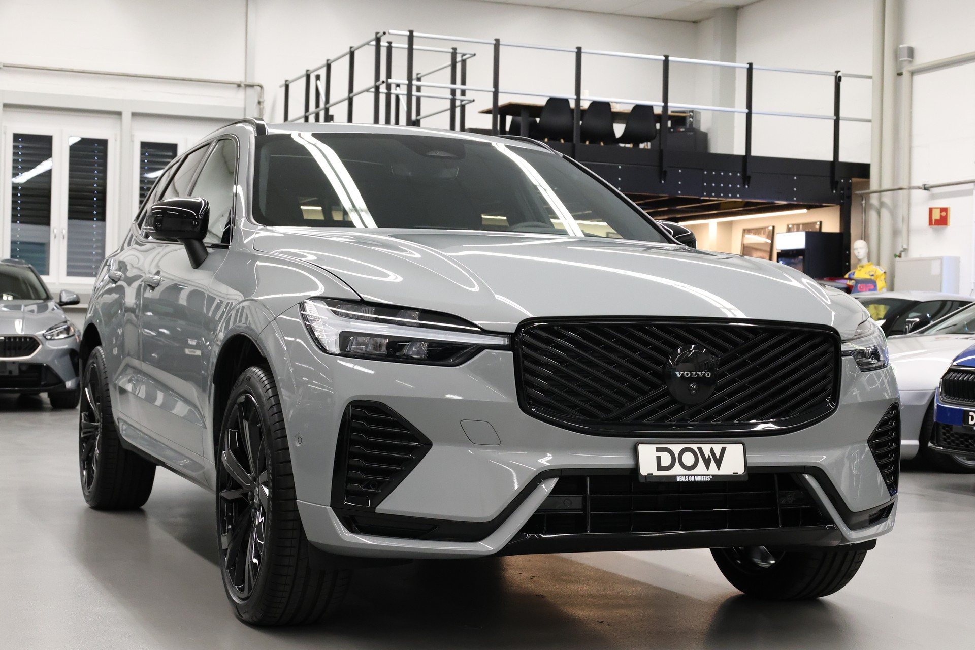 VOLVO XC60 2.0 B5 MH Black Edition AWD-image-10