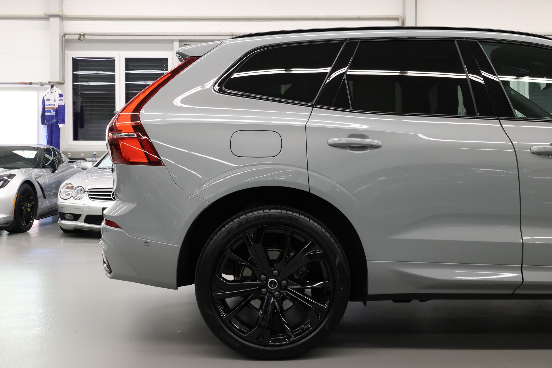 VOLVO XC60 2.0 B5 MH Black Edition AWD-image-5