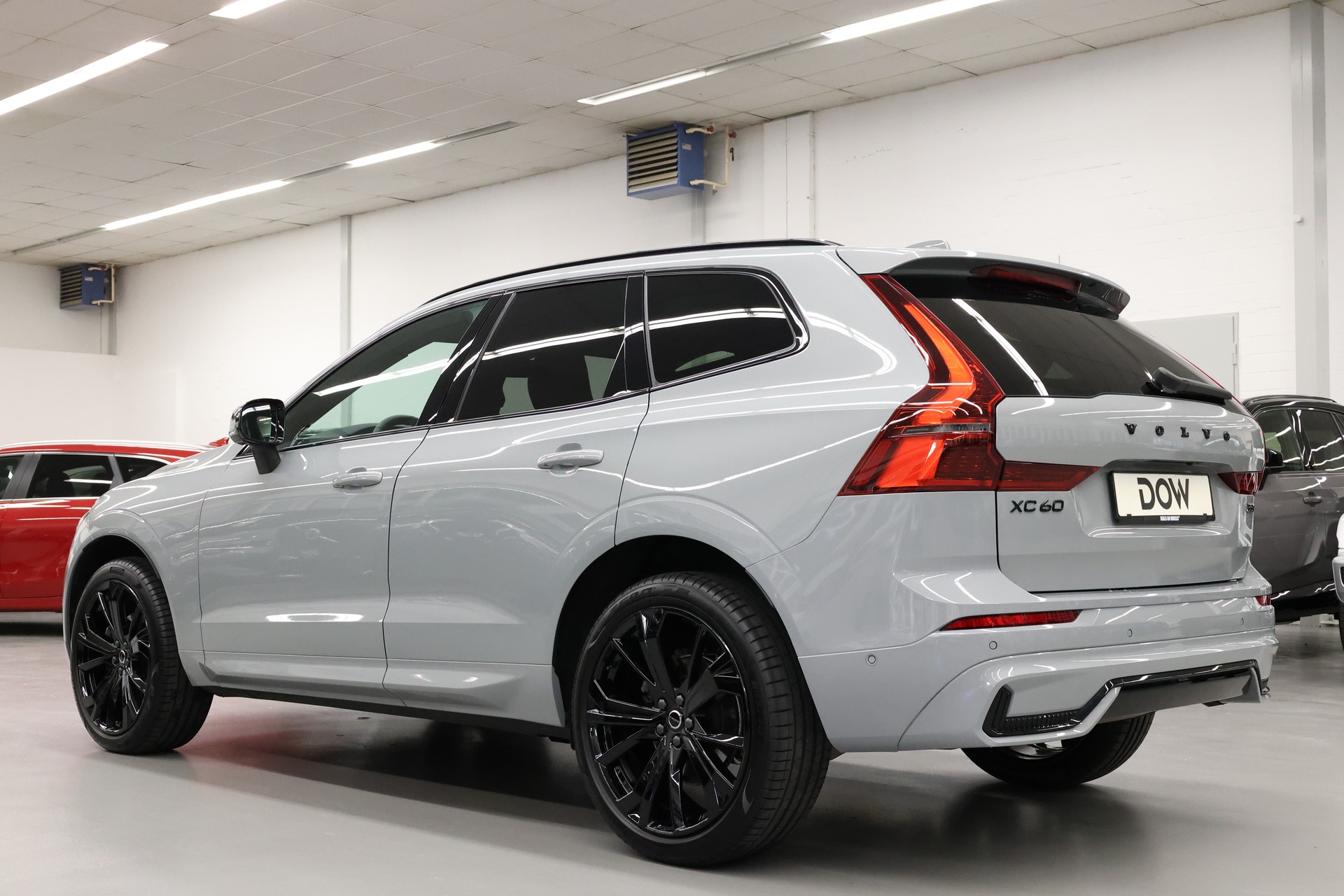 VOLVO XC60 2.0 B5 MH Black Edition AWD-image-13