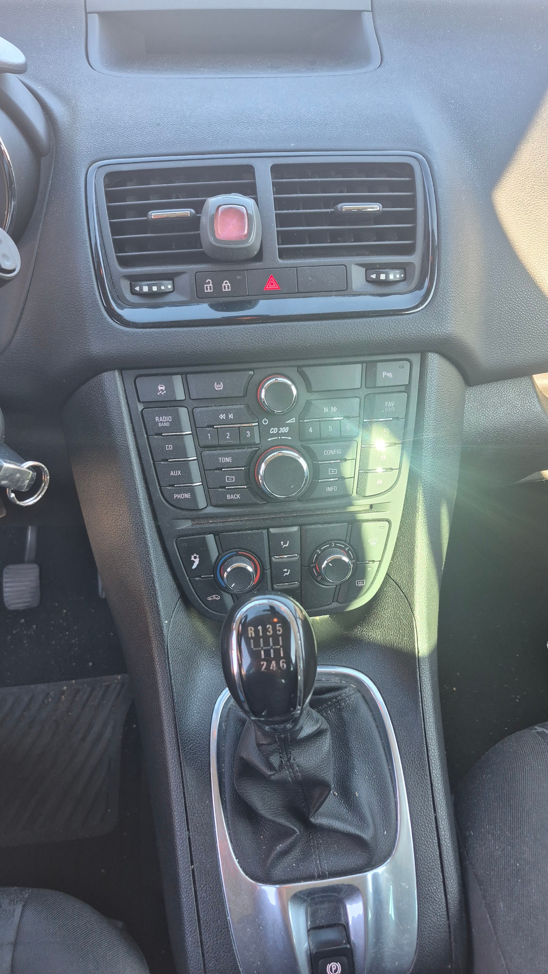 OPEL Meriva 1.4 Turbo Cosmo-image-9