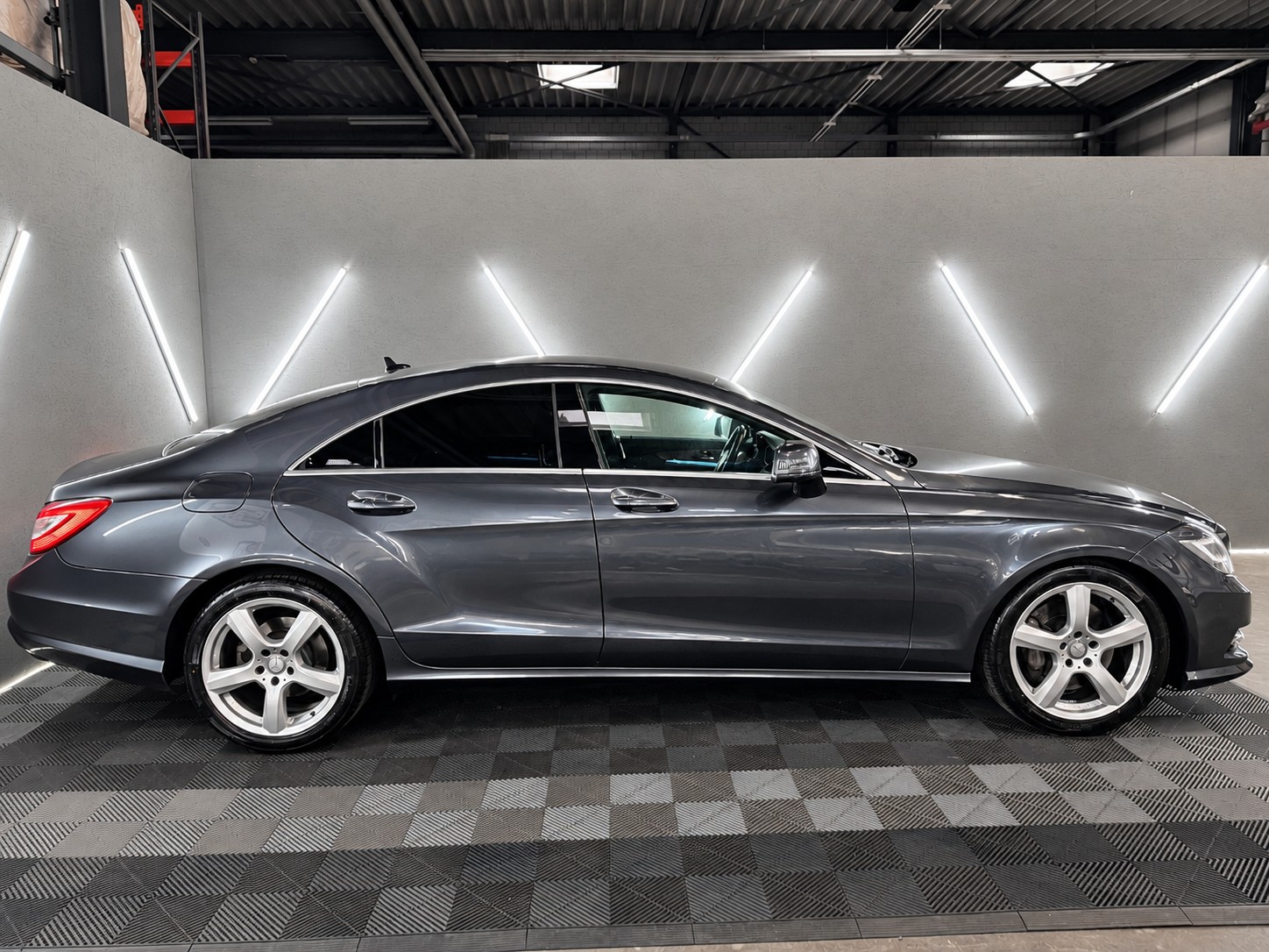 MERCEDES-BENZ CLS 350 CDI 4Matic 7G-Tronic-image-2