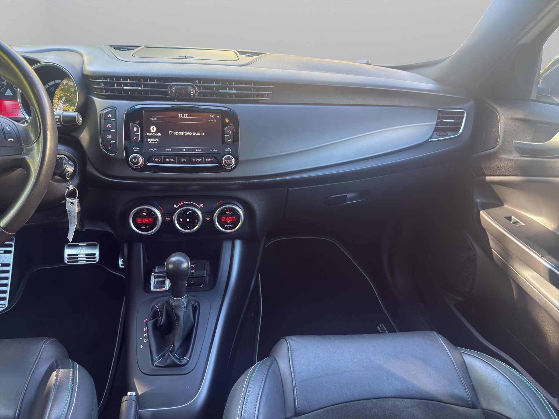 ALFA ROMEO Giulietta 1750 TBi Quadrifoglio Verde TCT-image-13