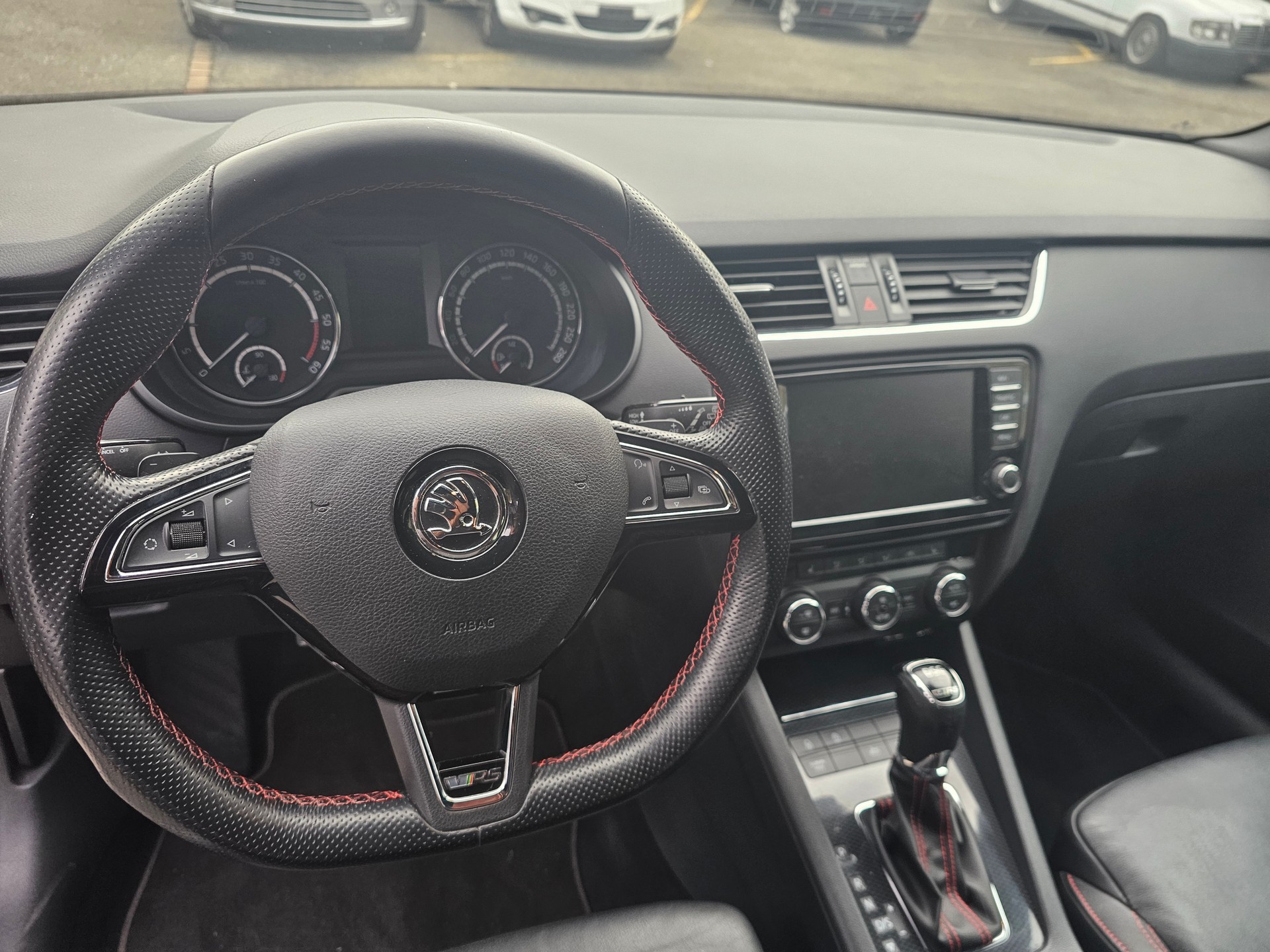 SKODA Octavia Combi 2.0 TDI RS DSG-image-9