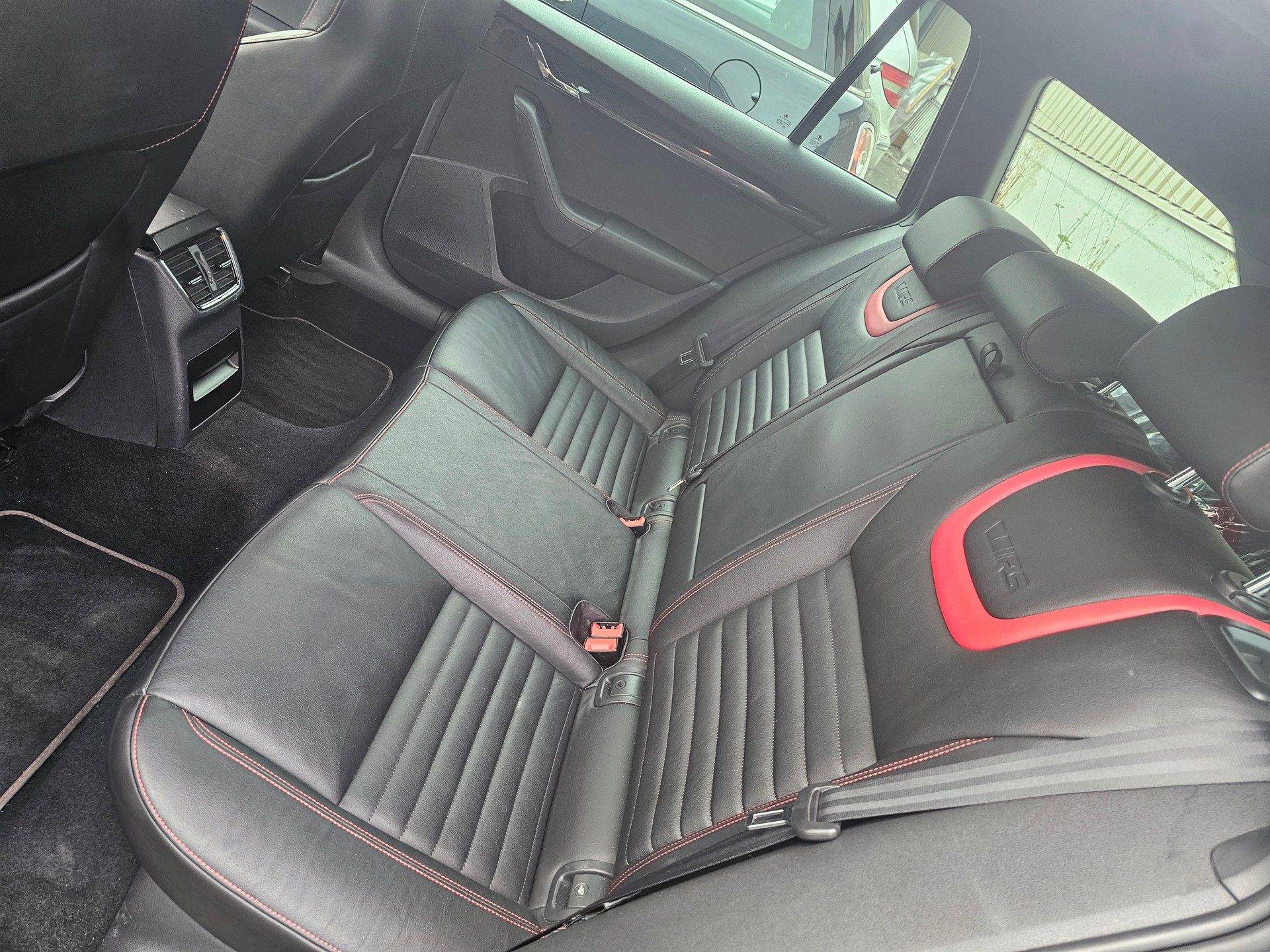 SKODA Octavia Combi 2.0 TDI RS DSG-image-7