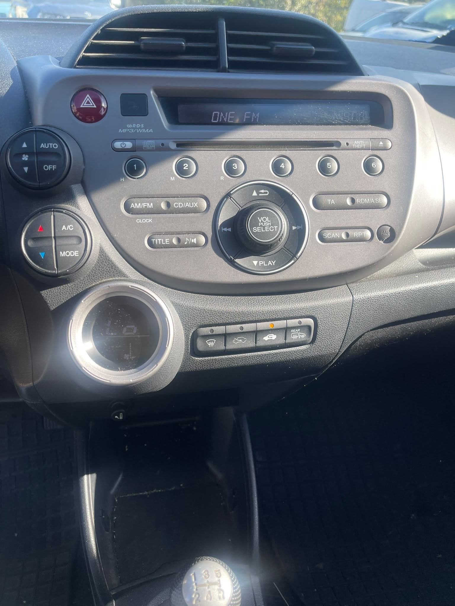 HONDA Jazz 1.4i Elegance i-Shift-image-8
