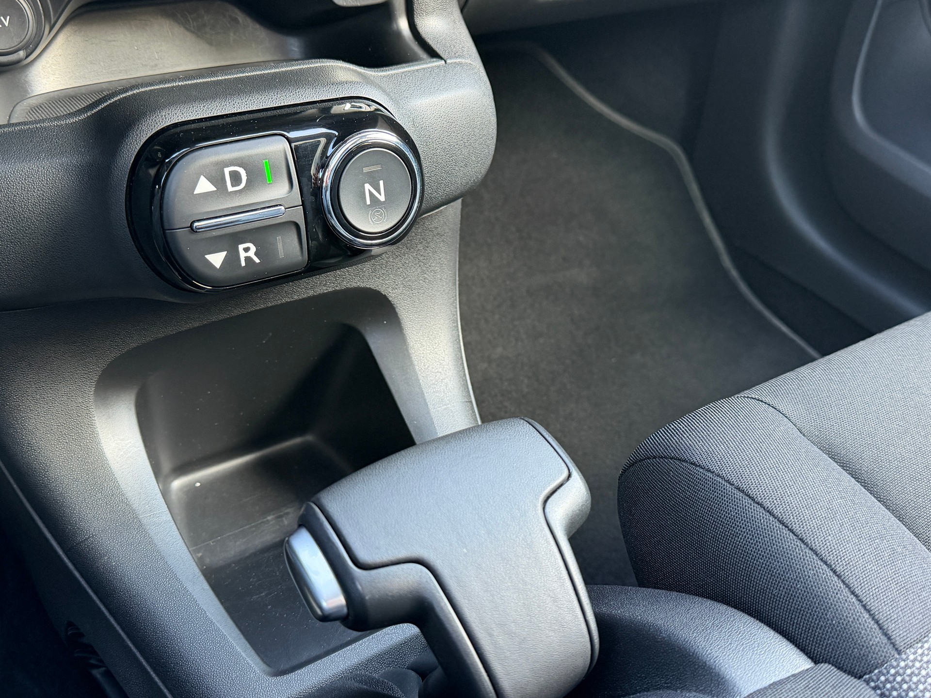CITROEN C4 Cactus 1.6 e-HDi 90 Shine Ed. ETG-image-13