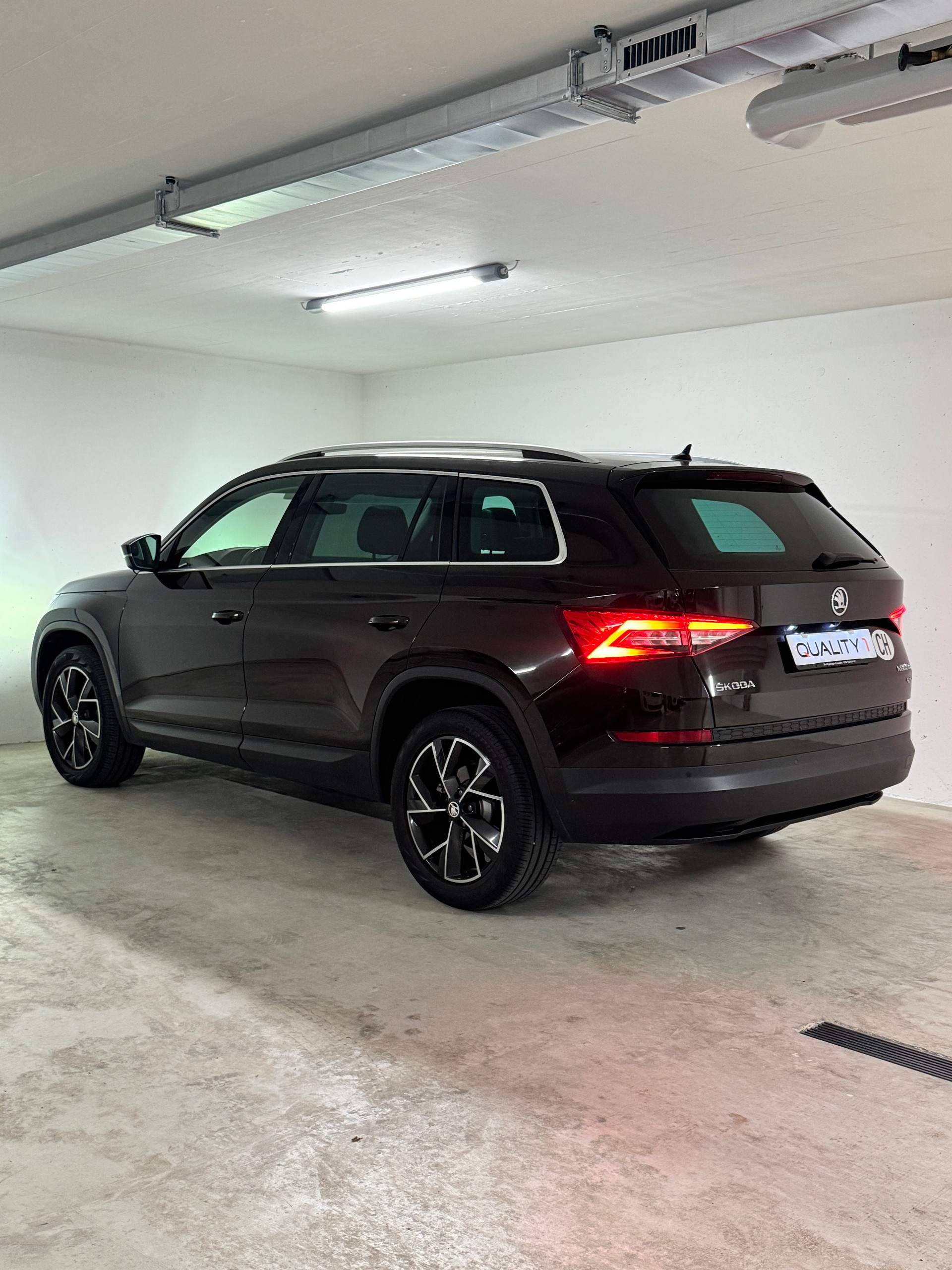SKODA Kodiaq 2.0 TSI Style DSG 4x4 *AHK* *Erste Hand*-image-4