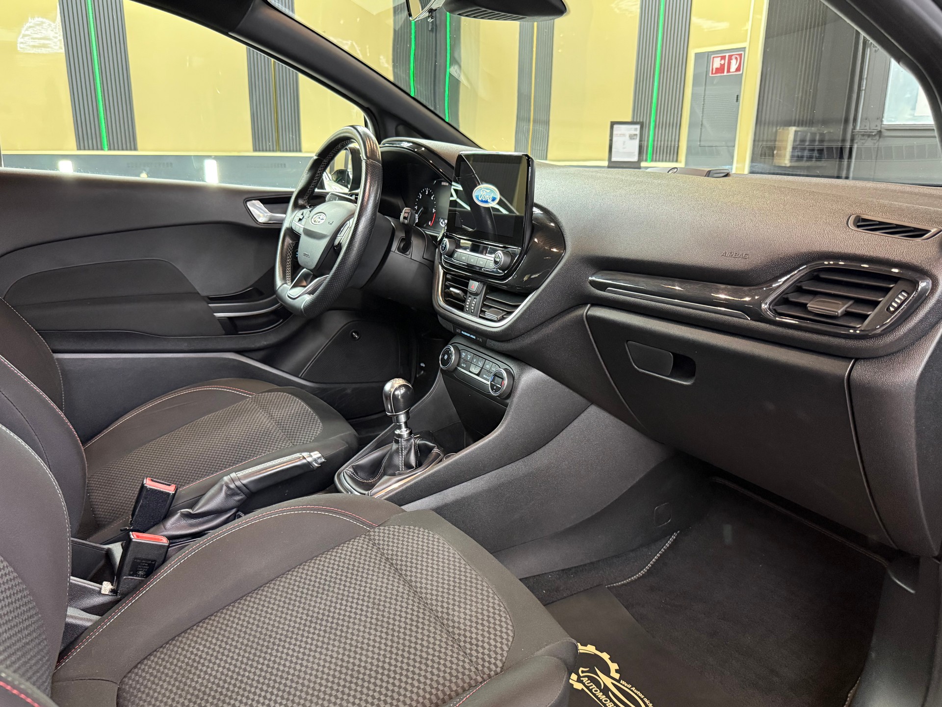 FORD Fiesta 1.5 TDCi 120 ST-Line-image-10