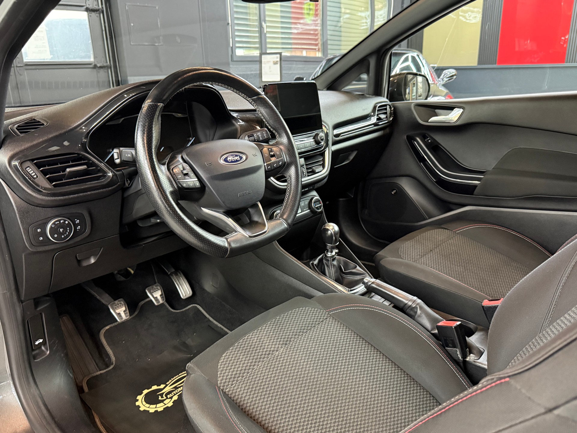 FORD Fiesta 1.5 TDCi 120 ST-Line-image-8