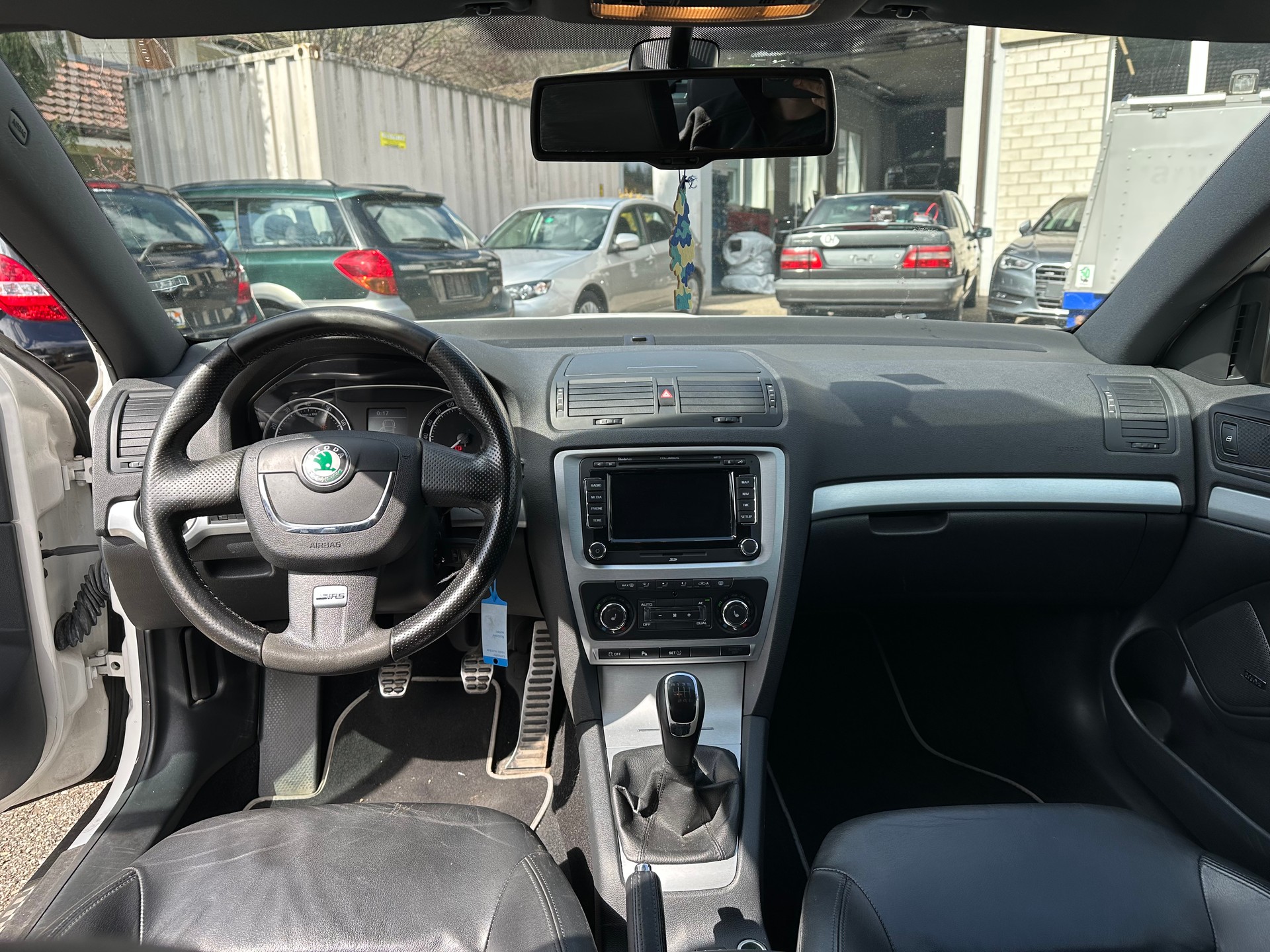 SKODA Octavia Combi 2.0 TSI RS-image-3