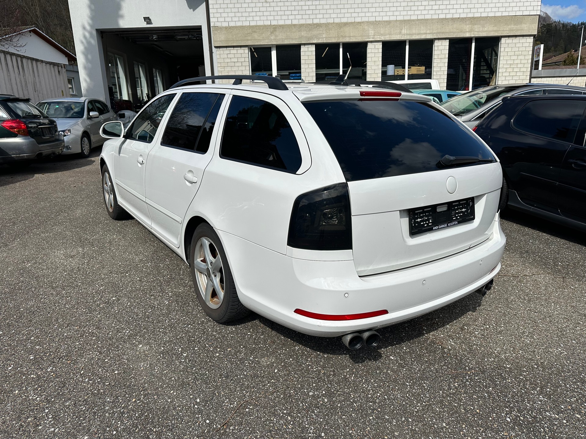 SKODA Octavia Combi 2.0 TSI RS-image-1
