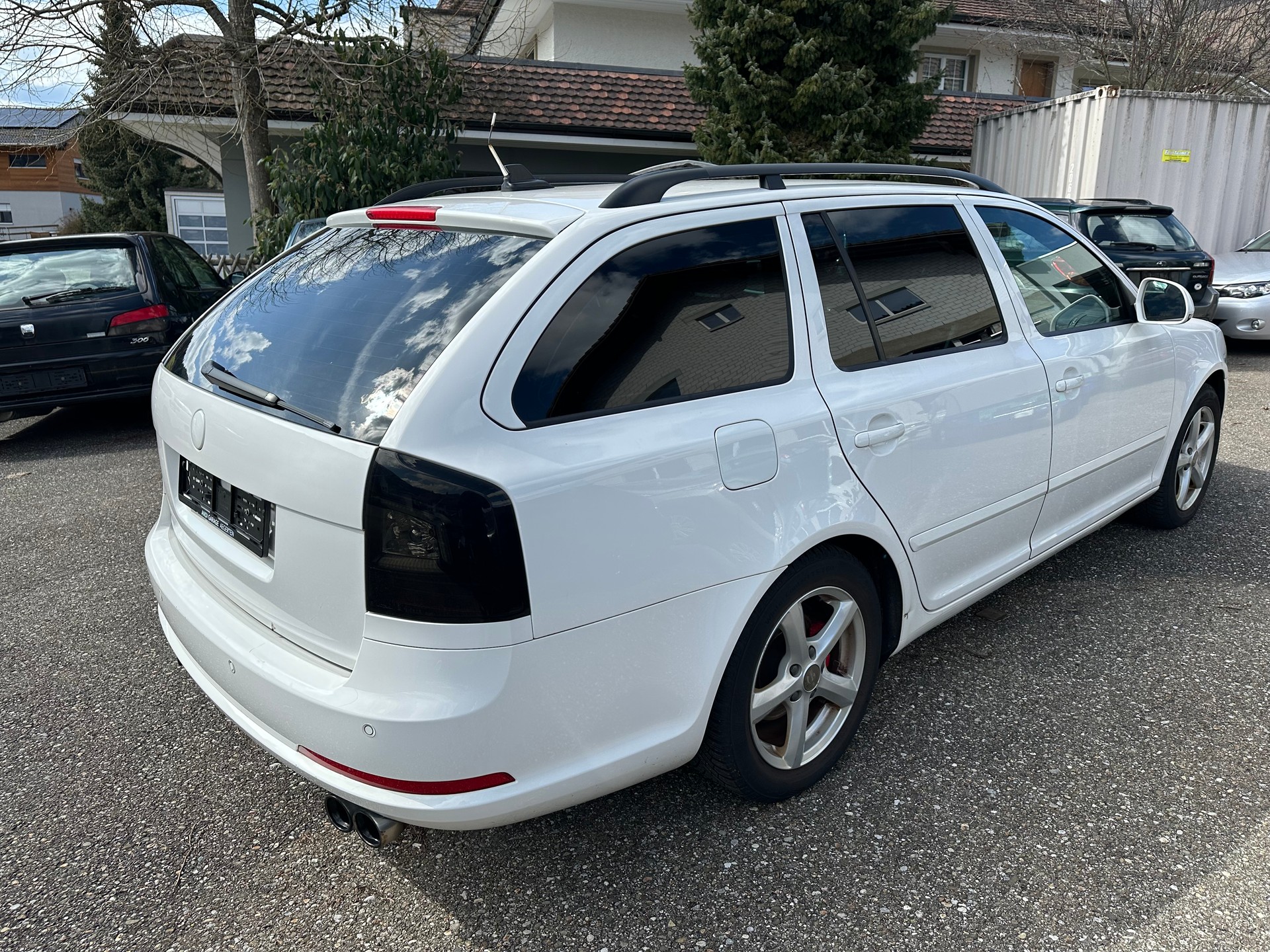 SKODA Octavia Combi 2.0 TSI RS-image-2