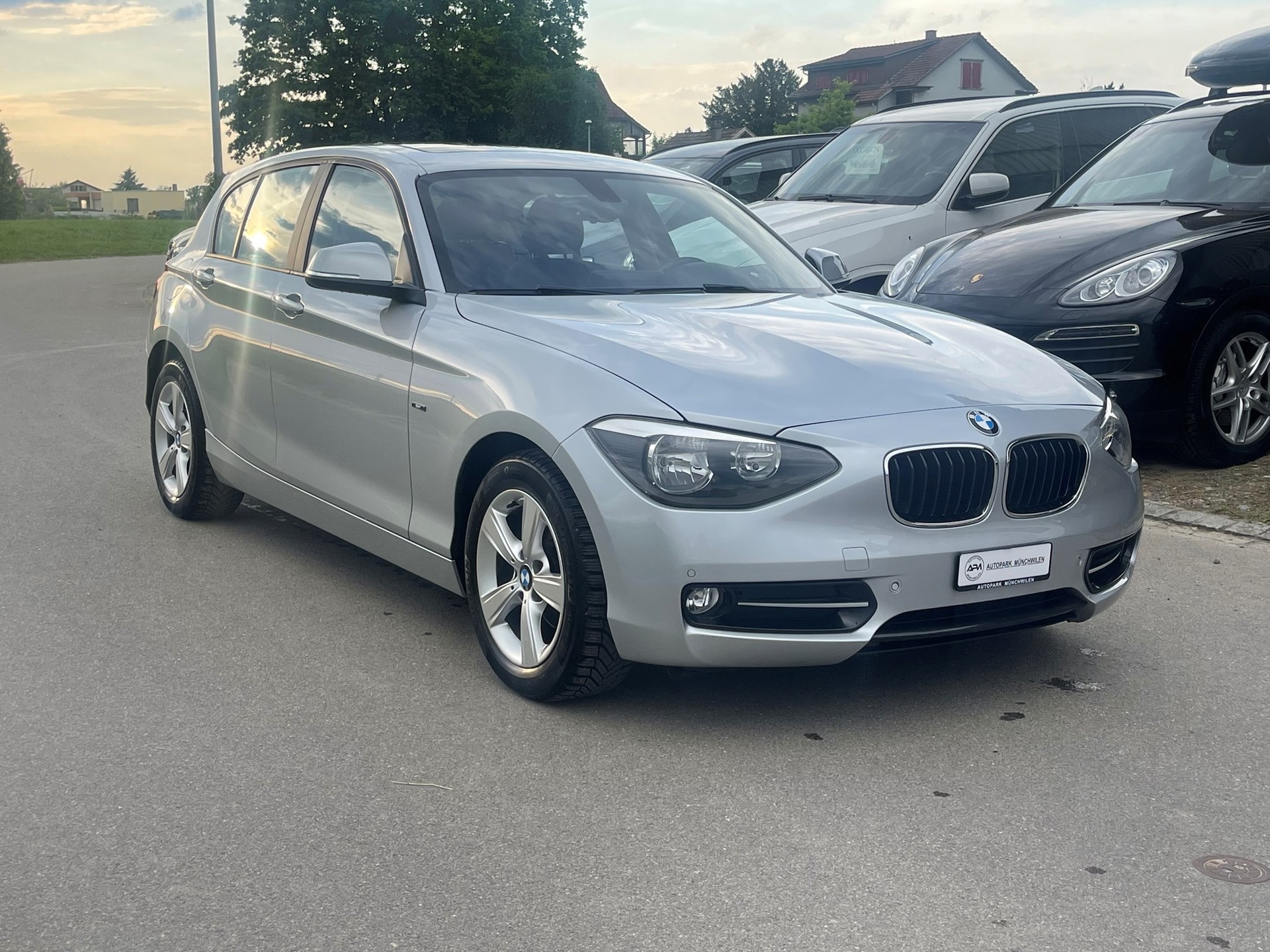 BMW 118d Sport Line-image-1