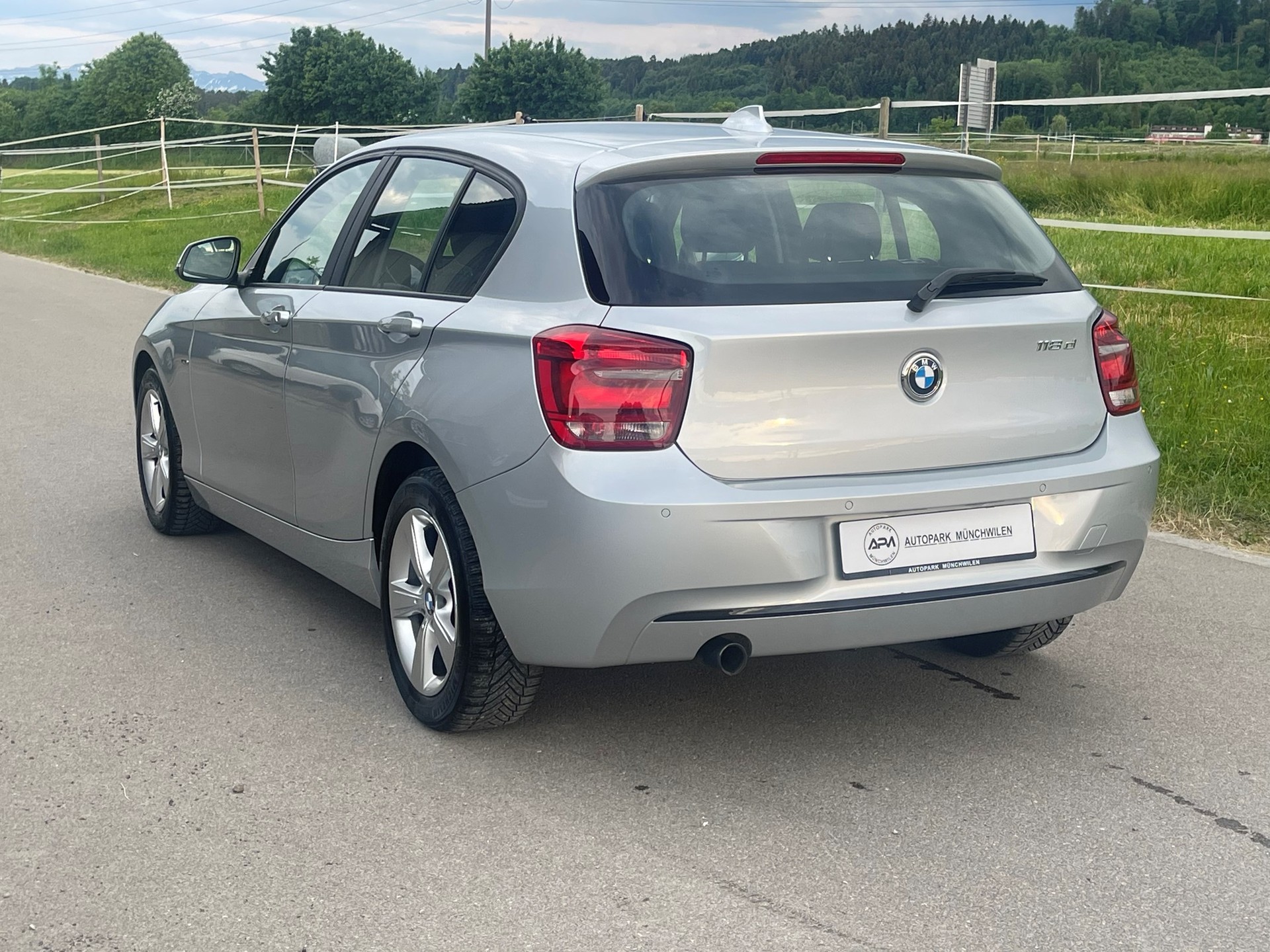 BMW 118d Sport Line-image-3
