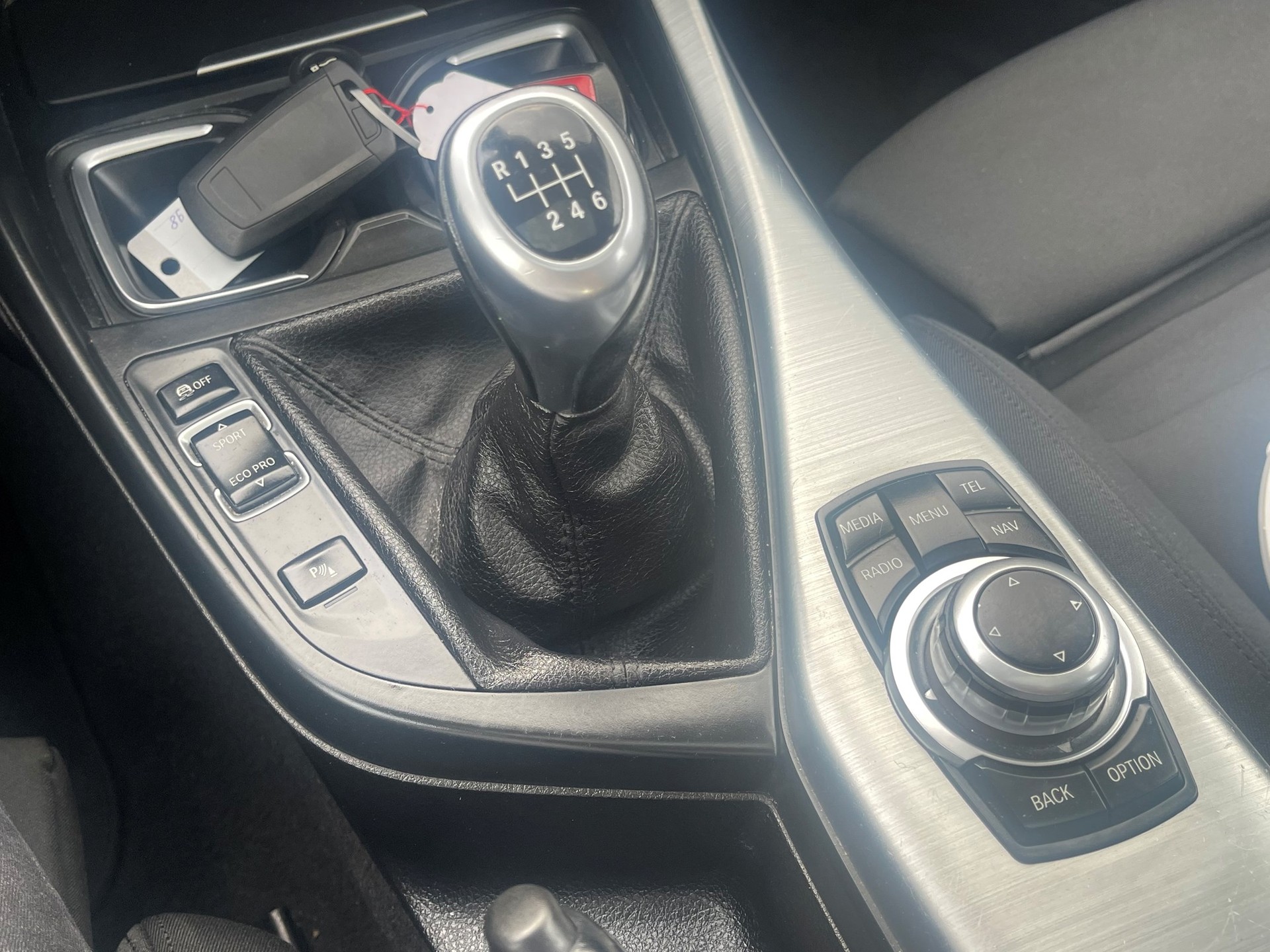 BMW 118d Sport Line-image-12