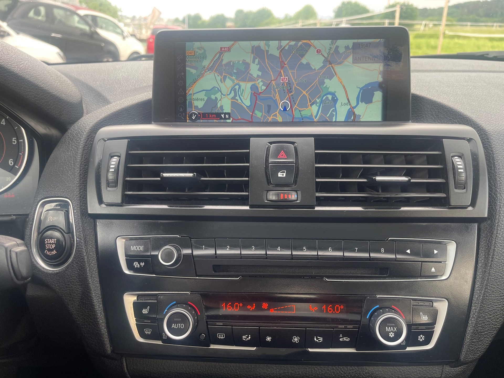 BMW 118d Sport Line-image-11