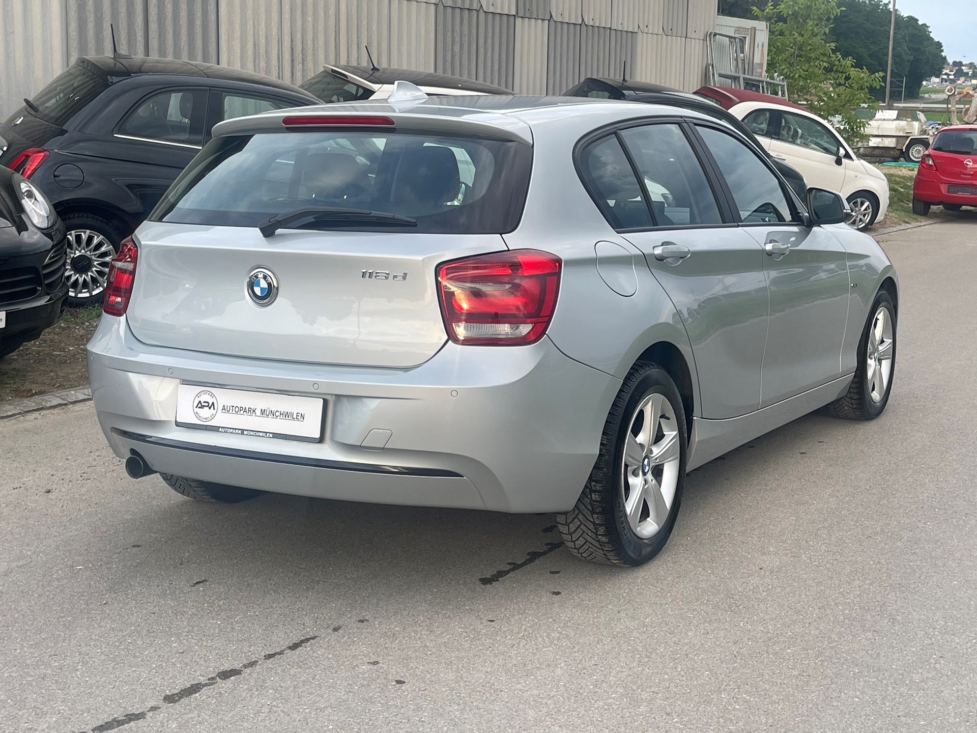 BMW 118d Sport Line-image-2