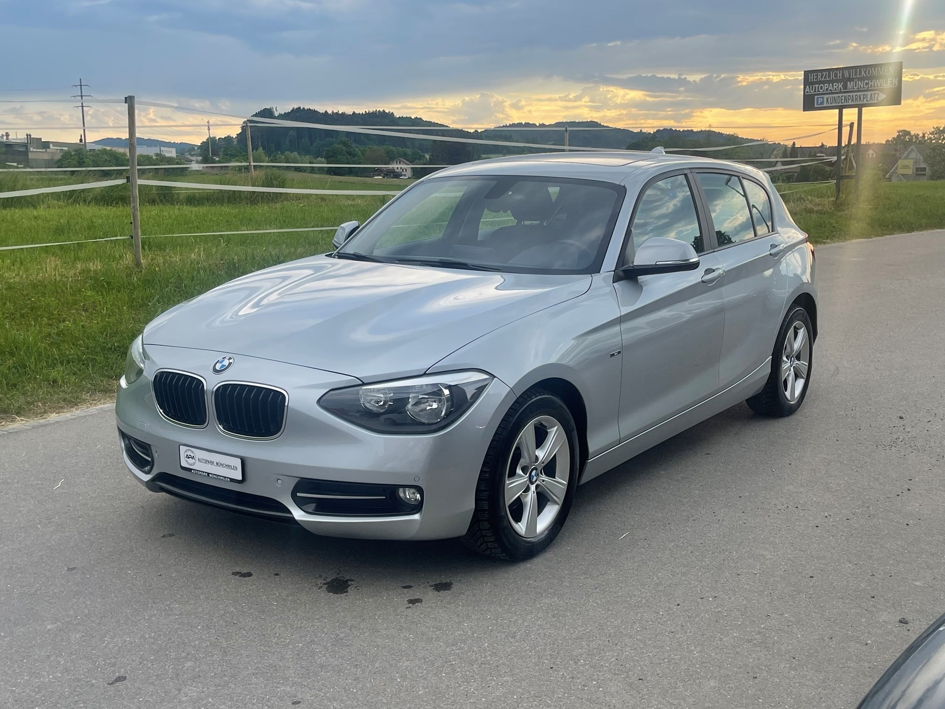 BMW 118d Sport Line-image-0