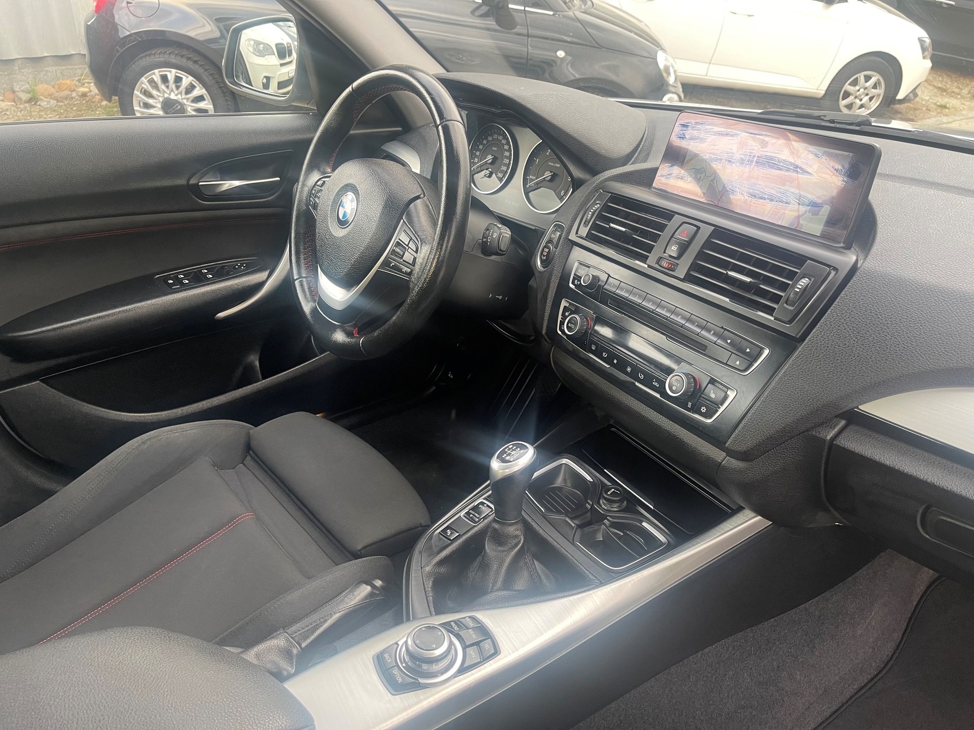 BMW 118d Sport Line-image-6