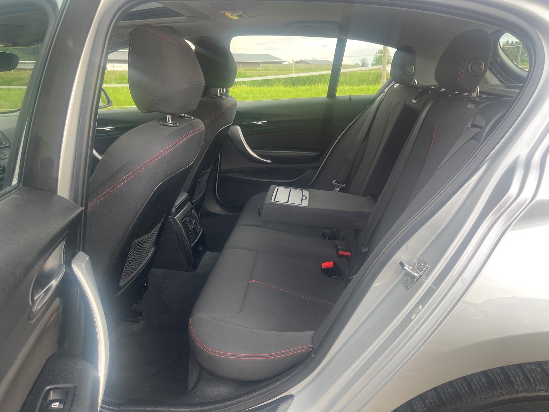 BMW 118d Sport Line-image-9