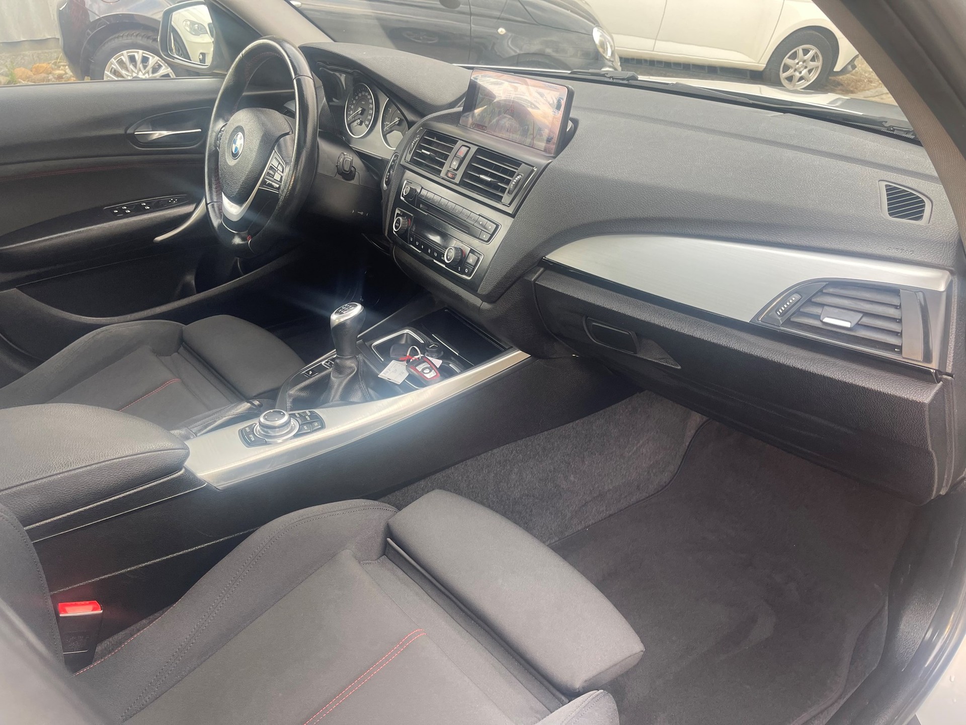 BMW 118d Sport Line-image-5