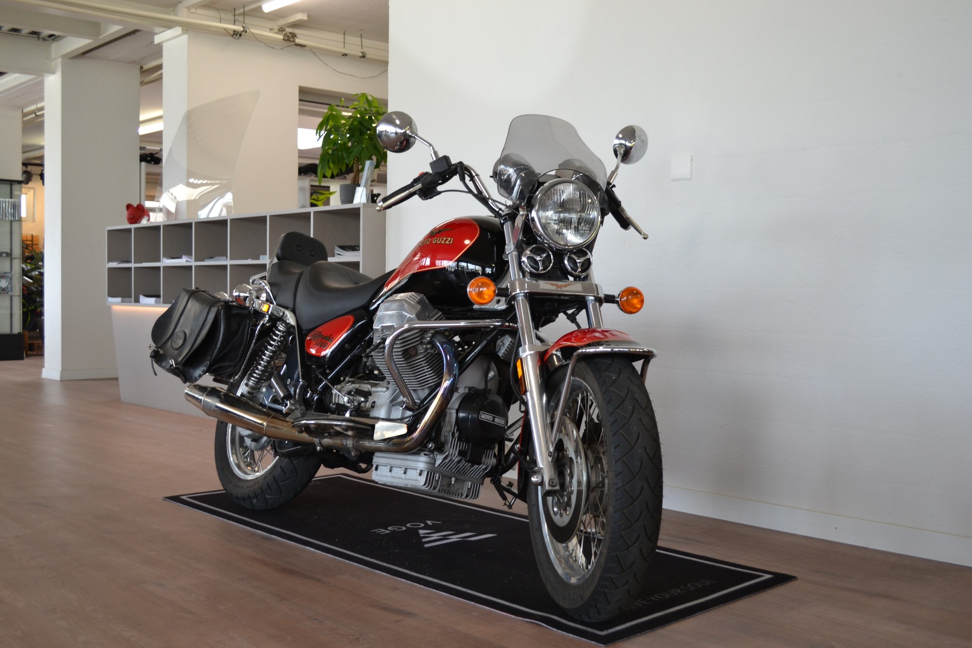 MOTO GUZZI California 1100C-showroom-element-1