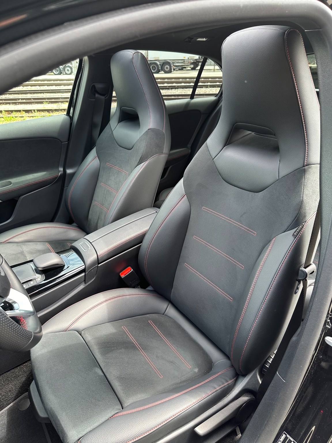 MERCEDES-BENZ A 200 AMG Line 7G-DCT-image-10