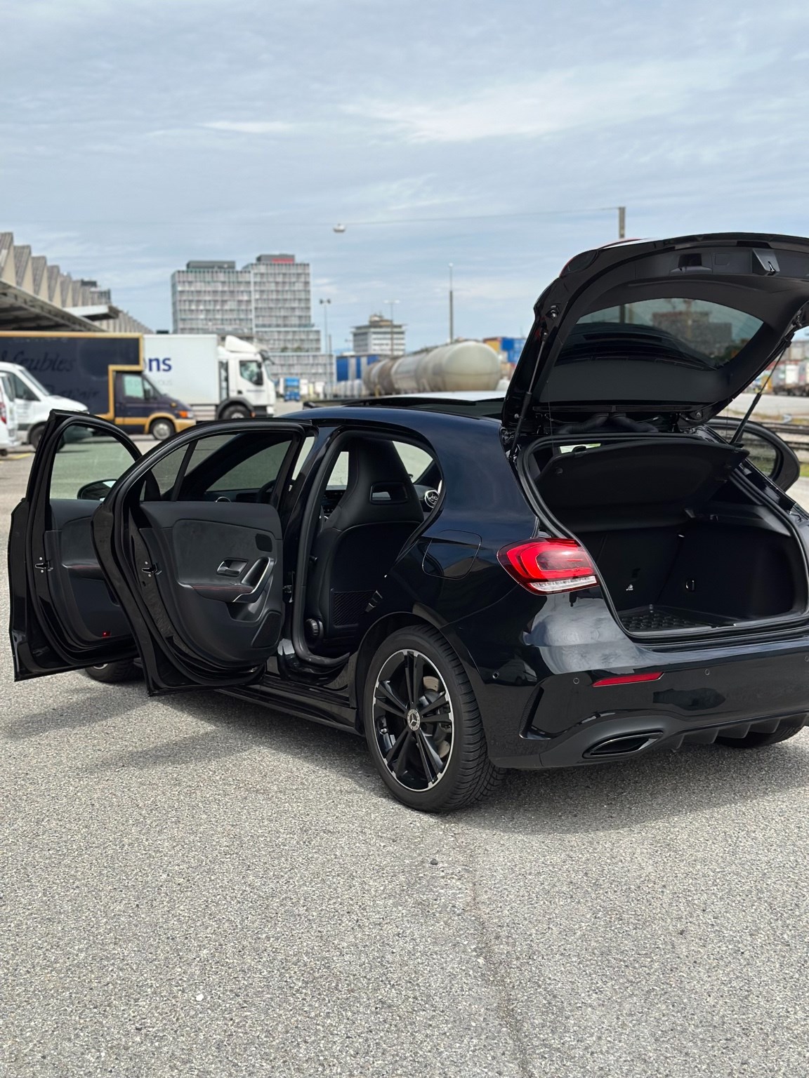 MERCEDES-BENZ A 200 AMG Line 7G-DCT-image-15
