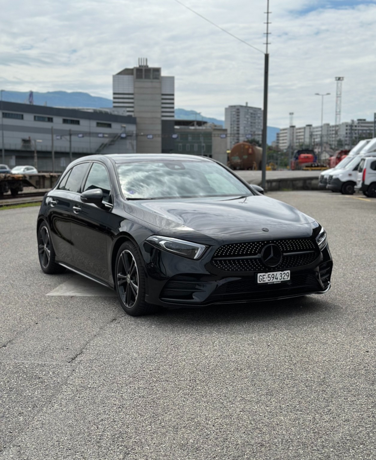 MERCEDES-BENZ A 200 AMG Line 7G-DCT-image-2