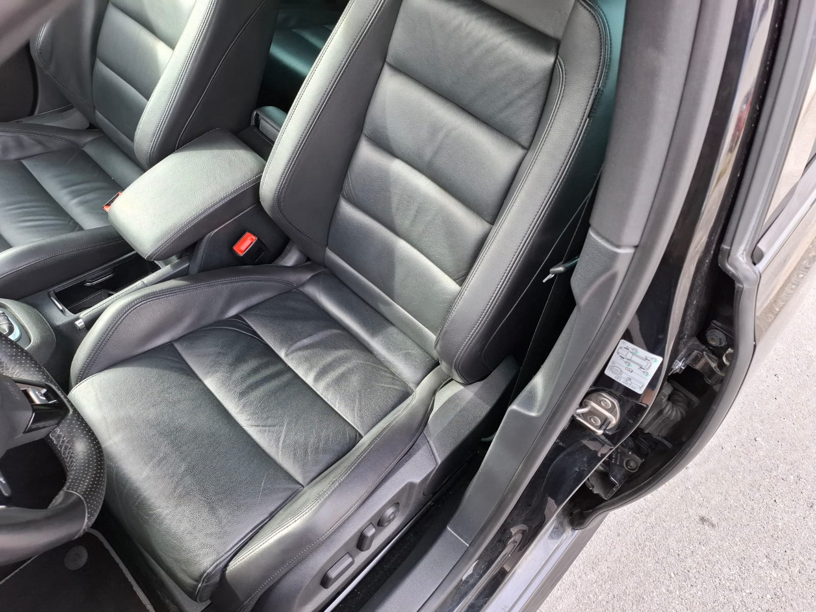 VW Golf 2.0 TSI R 4Motion DSG-image-10