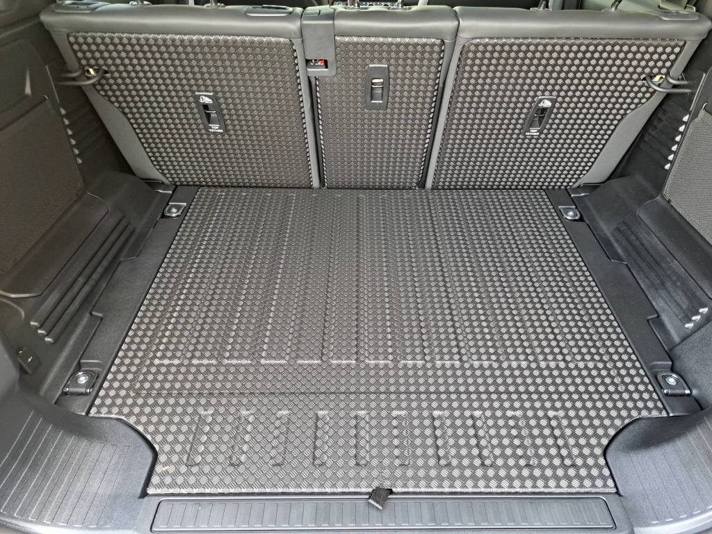 LAND ROVER Defender 110 3.0 D I6 250 X-Dyn. SE (Kit sans roue secours)-image-13