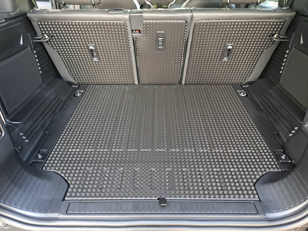 LAND ROVER Defender 110 3.0 D I6 250 X-Dynamic SE-image-10