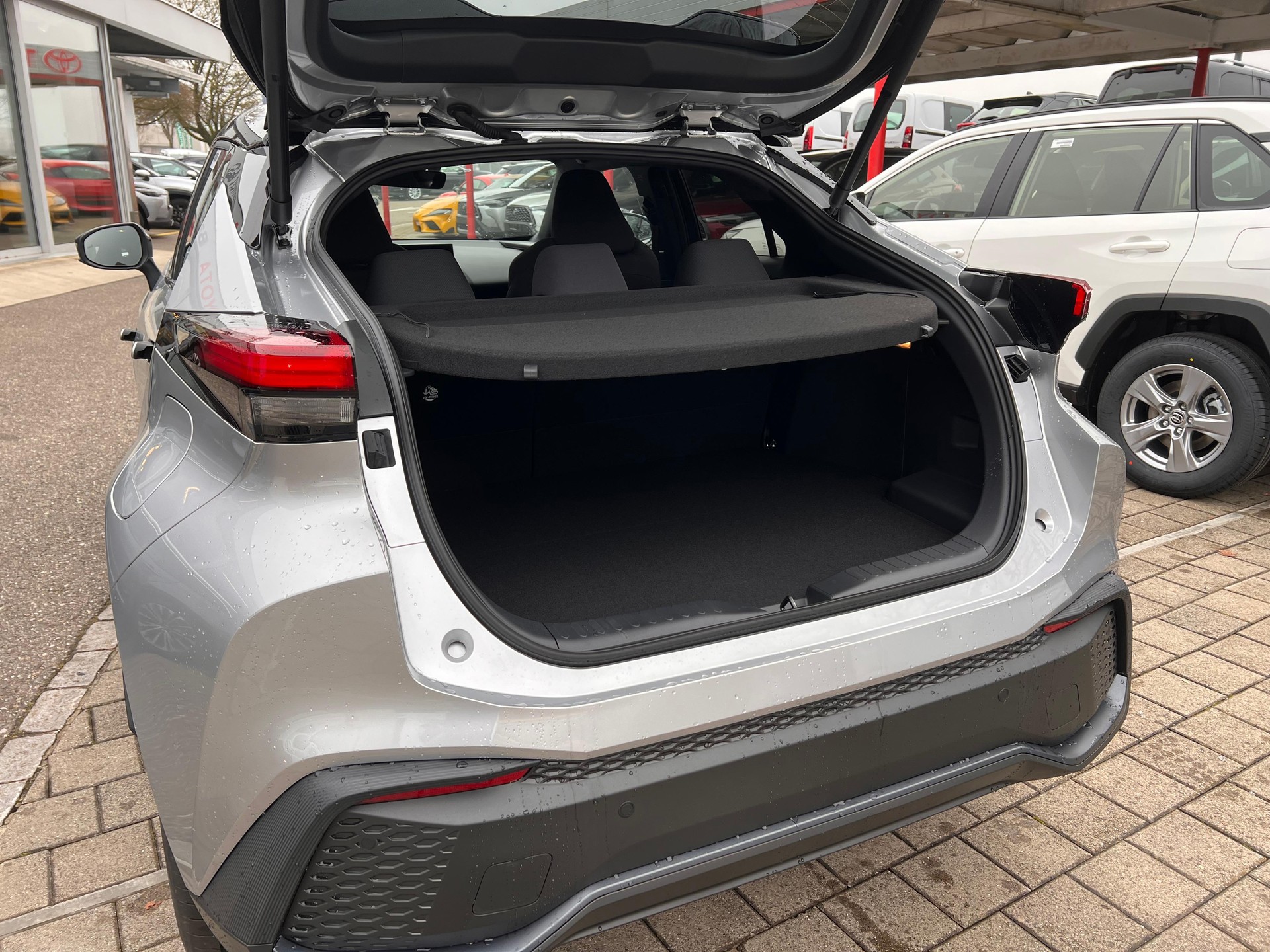 TOYOTA C-HR 2.0 PHEV Trend-image-6