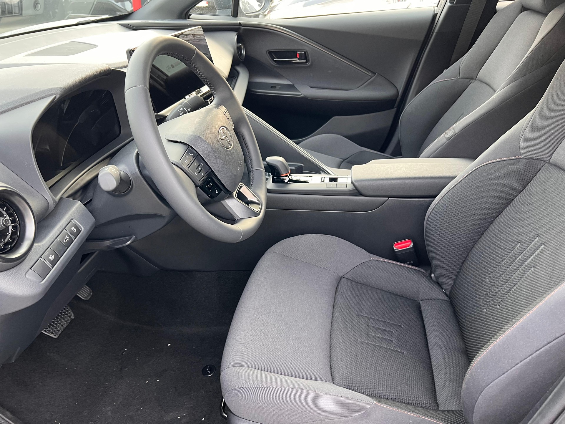 TOYOTA C-HR 2.0 PHEV Trend-image-8