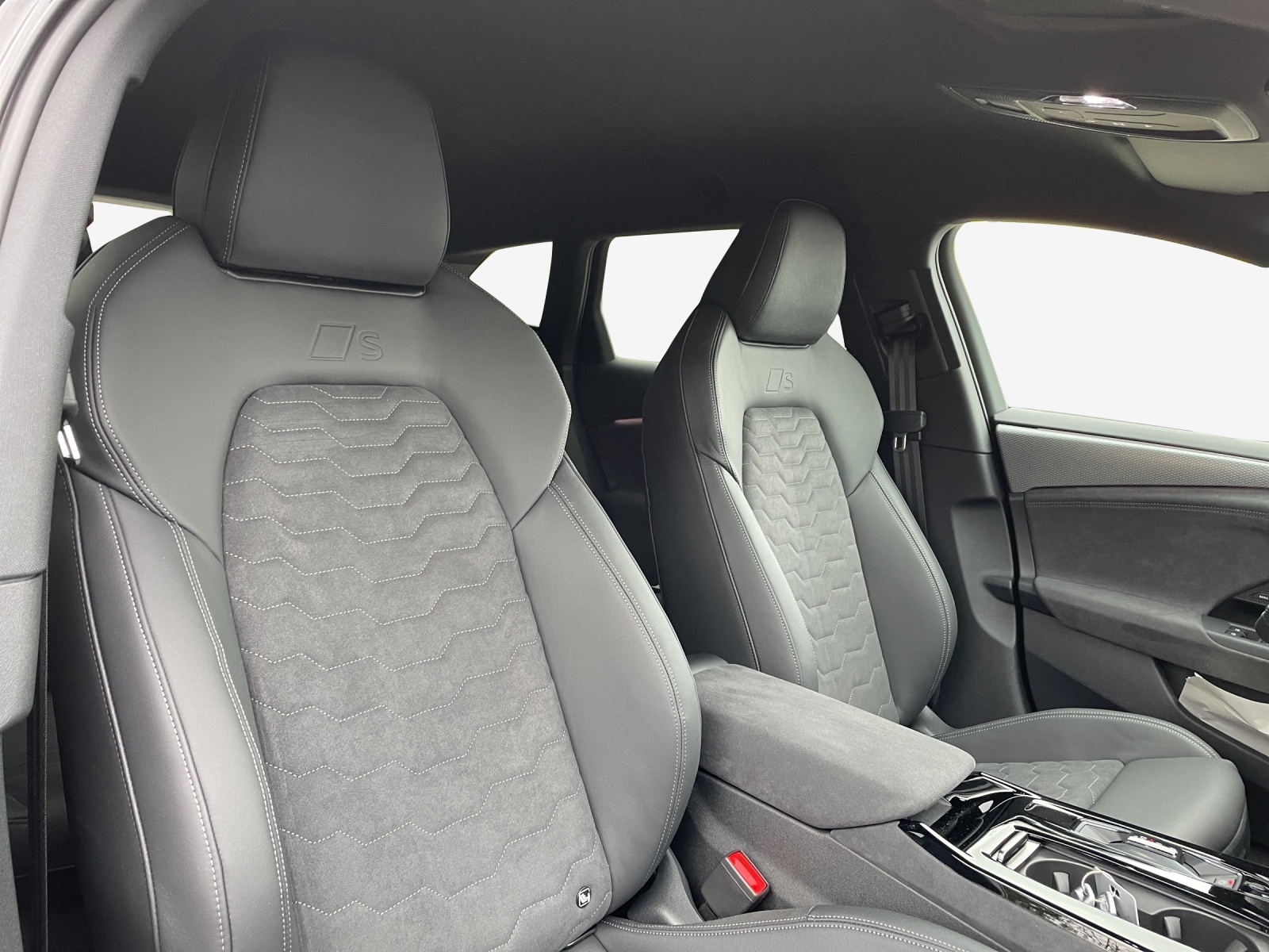 AUDI A6 Avant e-tron quattro-image-13